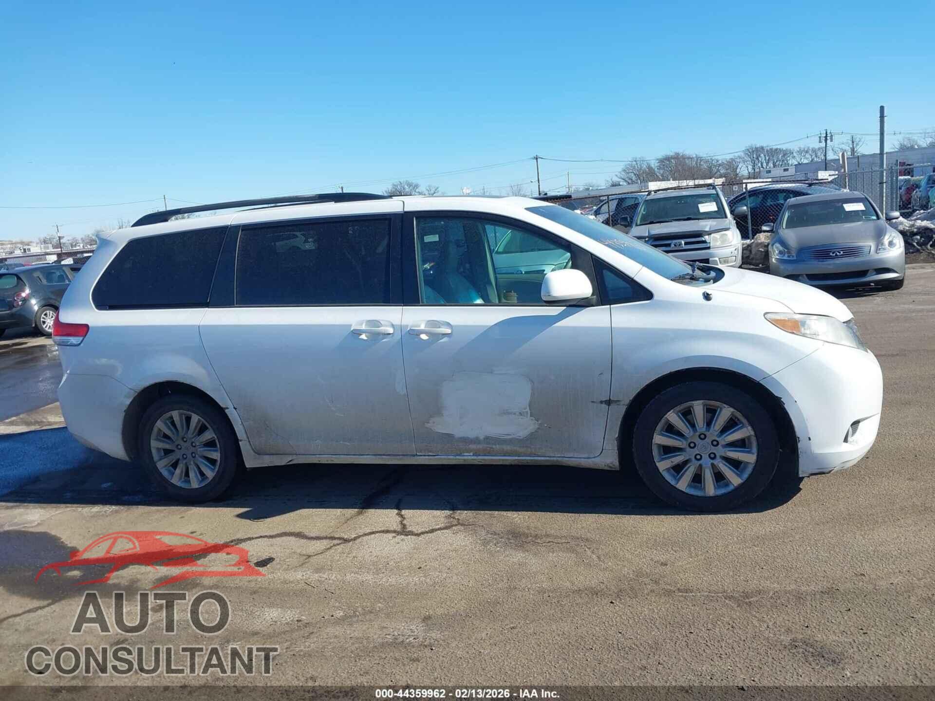 TOYOTA SIENNA 2013 - 5TDDK3DC8DS063478