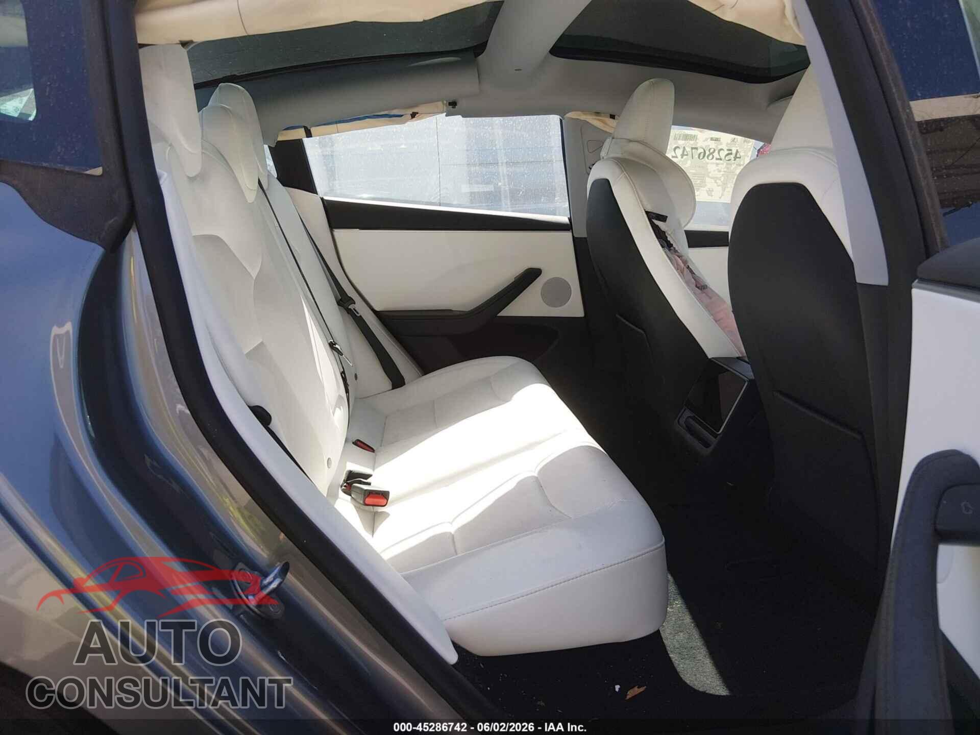 TESLA MODEL 3 2025 - 5YJ3E1EAXSF005796