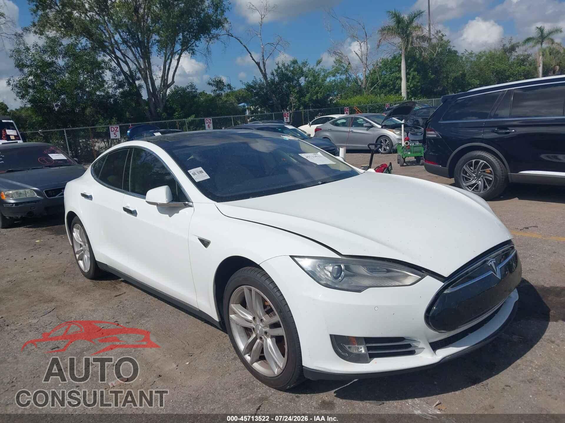 TESLA MODEL S 2013 - 5YJSA1CN8DFP26392