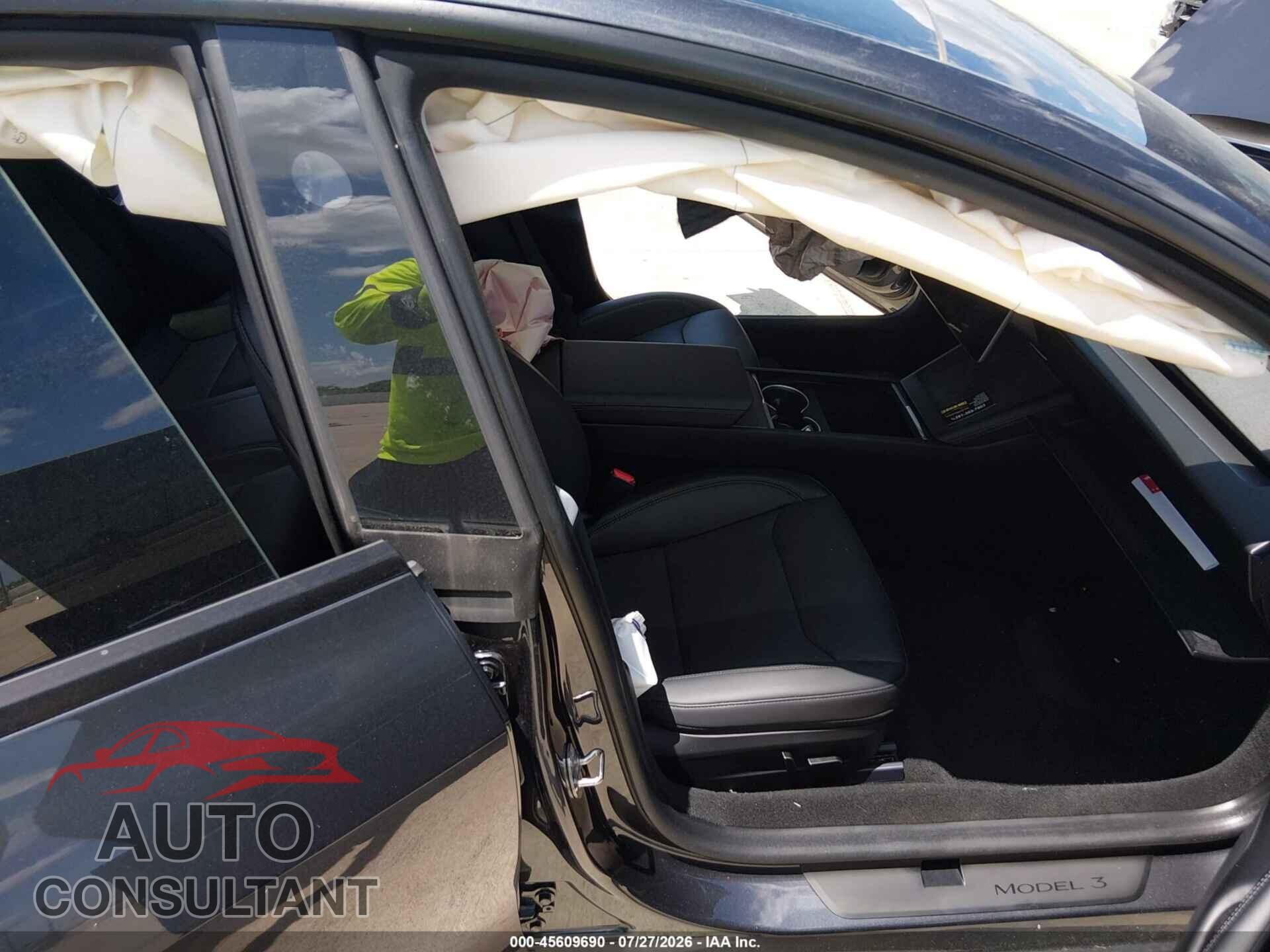 TESLA MODEL 3 2024 - 5YJ3E1EA4RF738128