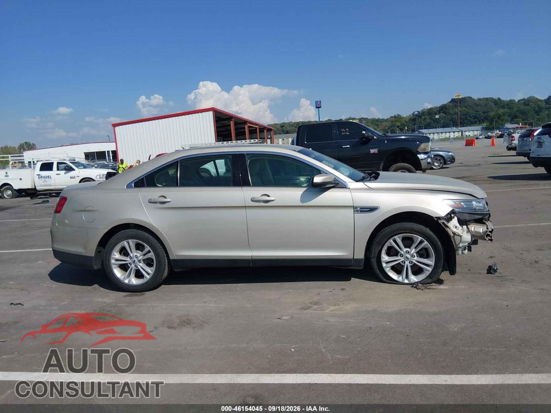 FORD TAURUS 2017 - 1FAHP2E84HG136892