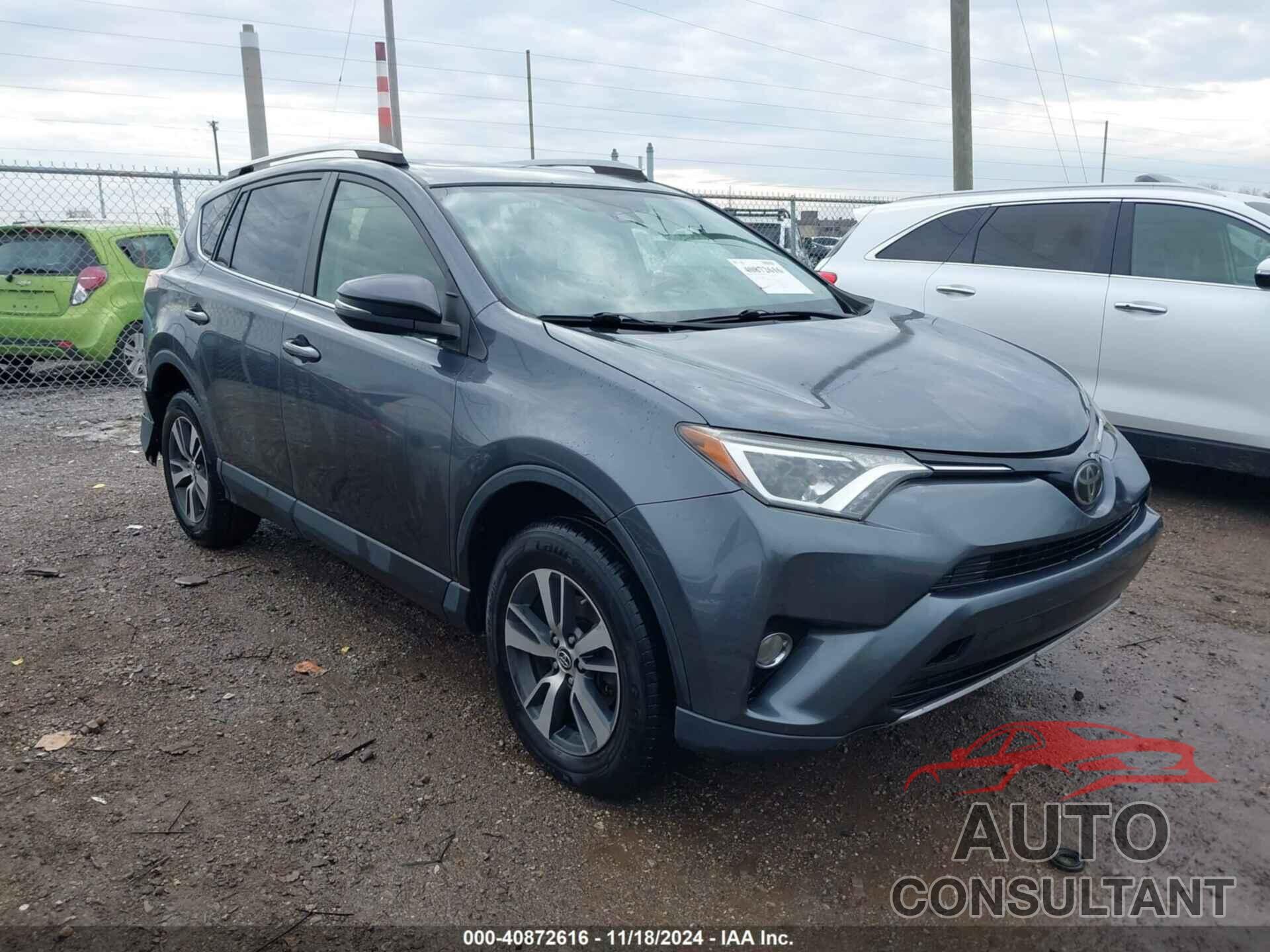 TOYOTA RAV4 2017 - JTMWFREV8HD103818