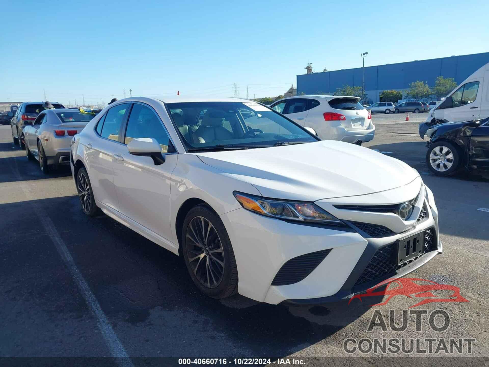 TOYOTA CAMRY 2018 - 4T1B11HK1JU072753