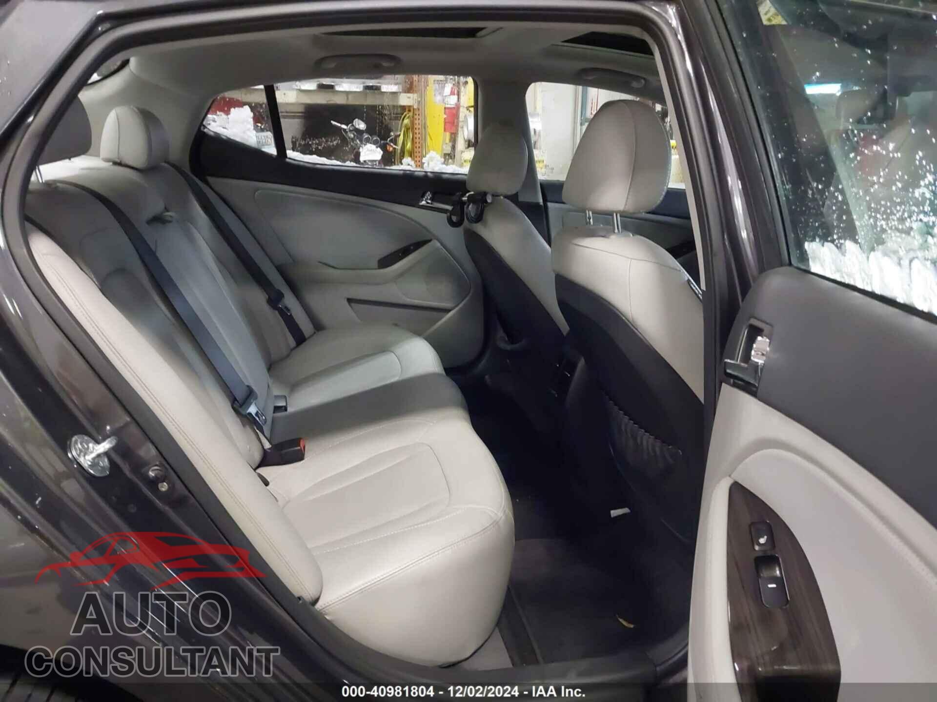 KIA OPTIMA 2011 - KNAGN4A79B5111409