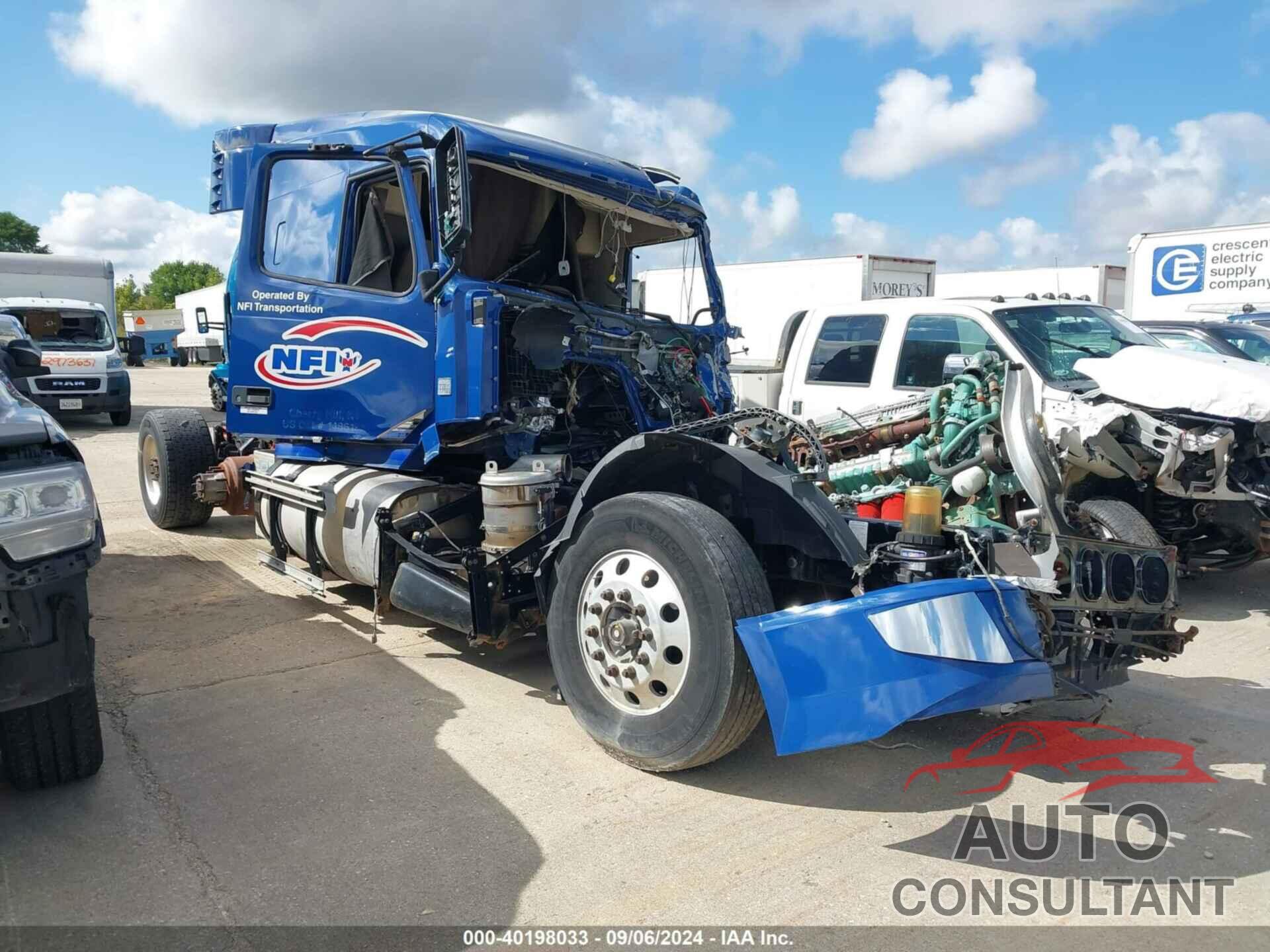 VOLVO VNL 2017 - 4V4NC9EG3HN971441