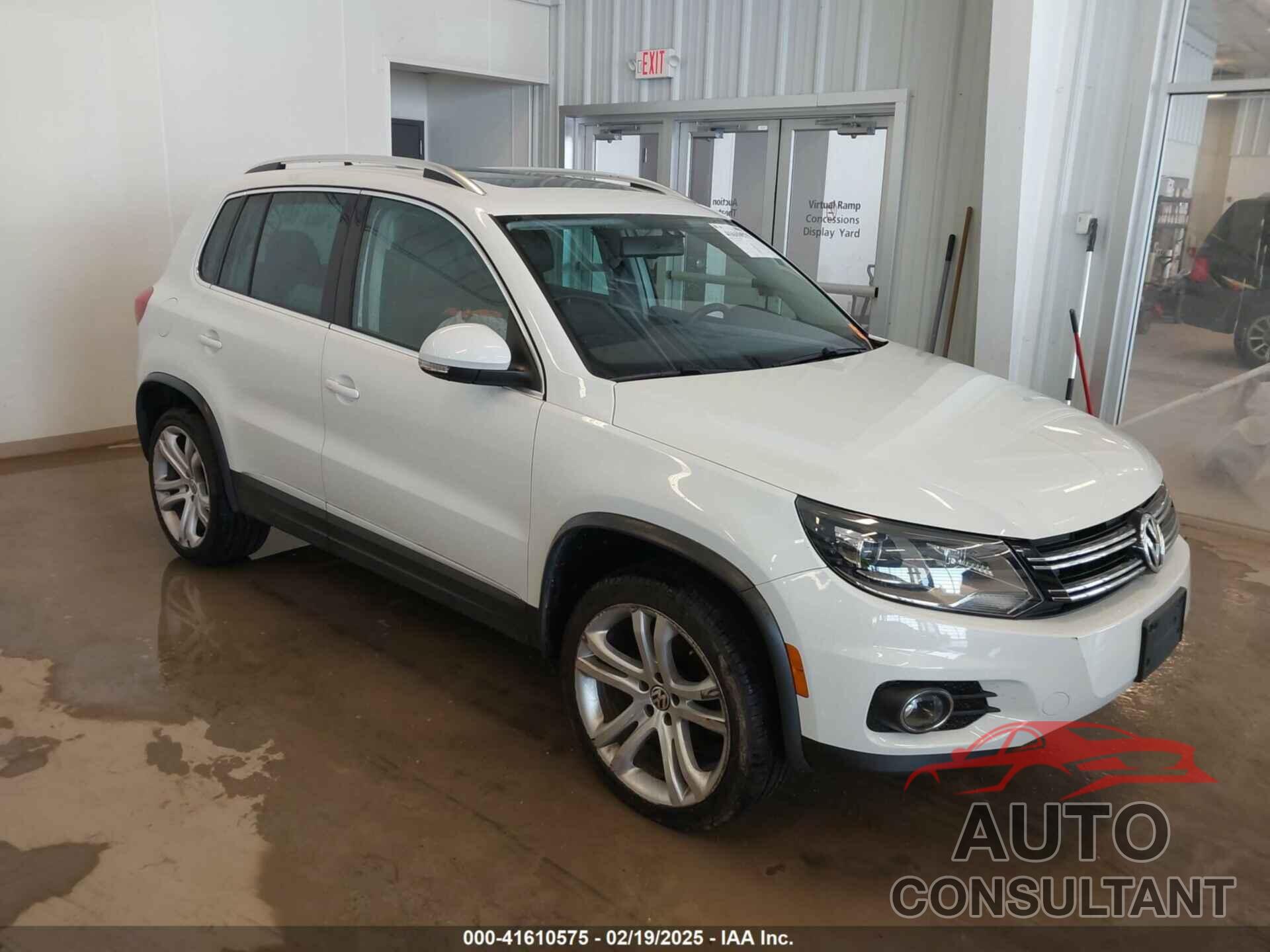 VOLKSWAGEN TIGUAN 2016 - WVGBV7AX0GW532236