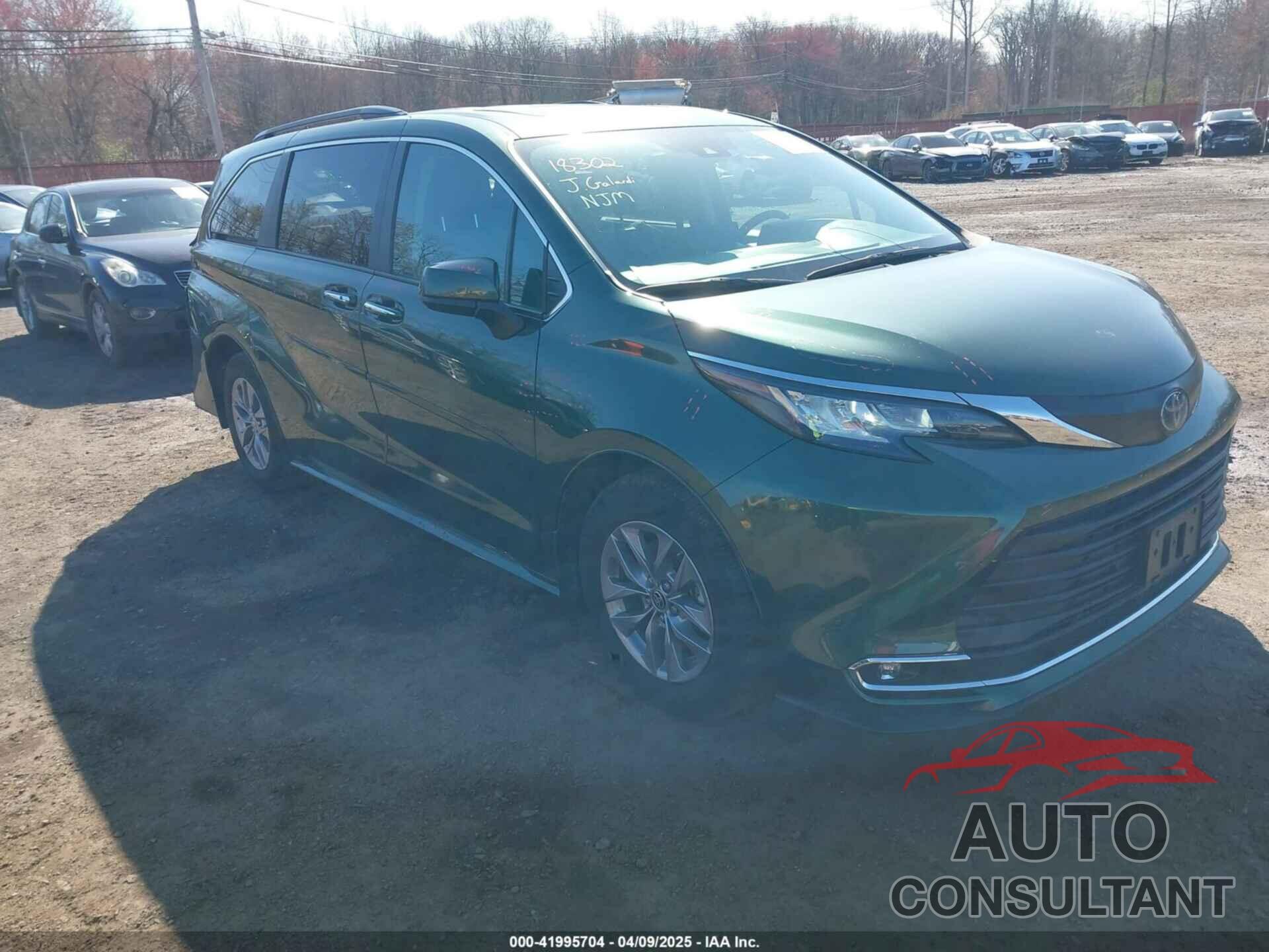 TOYOTA SIENNA 2023 - 5TDJSKFC9PS095810
