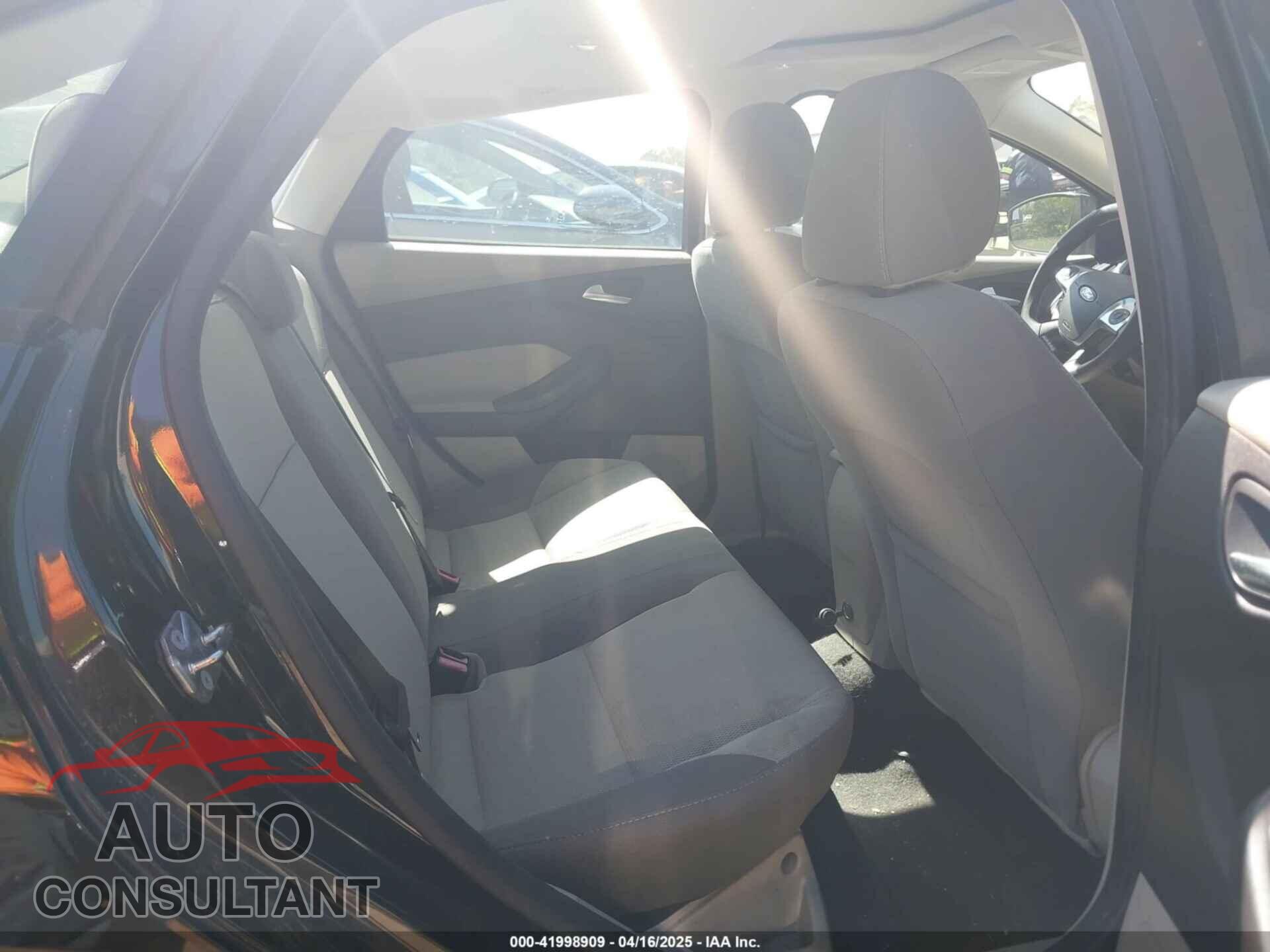 FORD FOCUS 2014 - 1FADP3F22EL457525