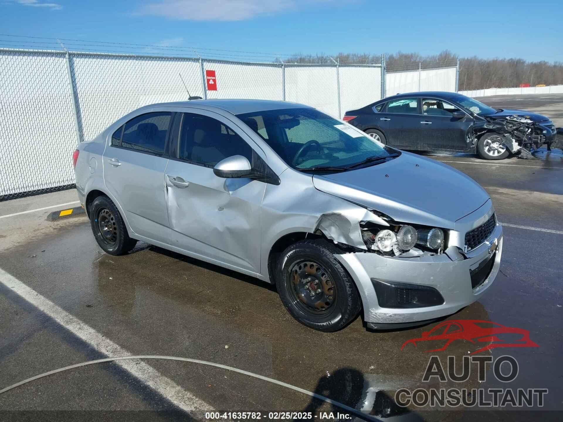 CHEVROLET SONIC 2015 - 1G1JB5SH2F4184995
