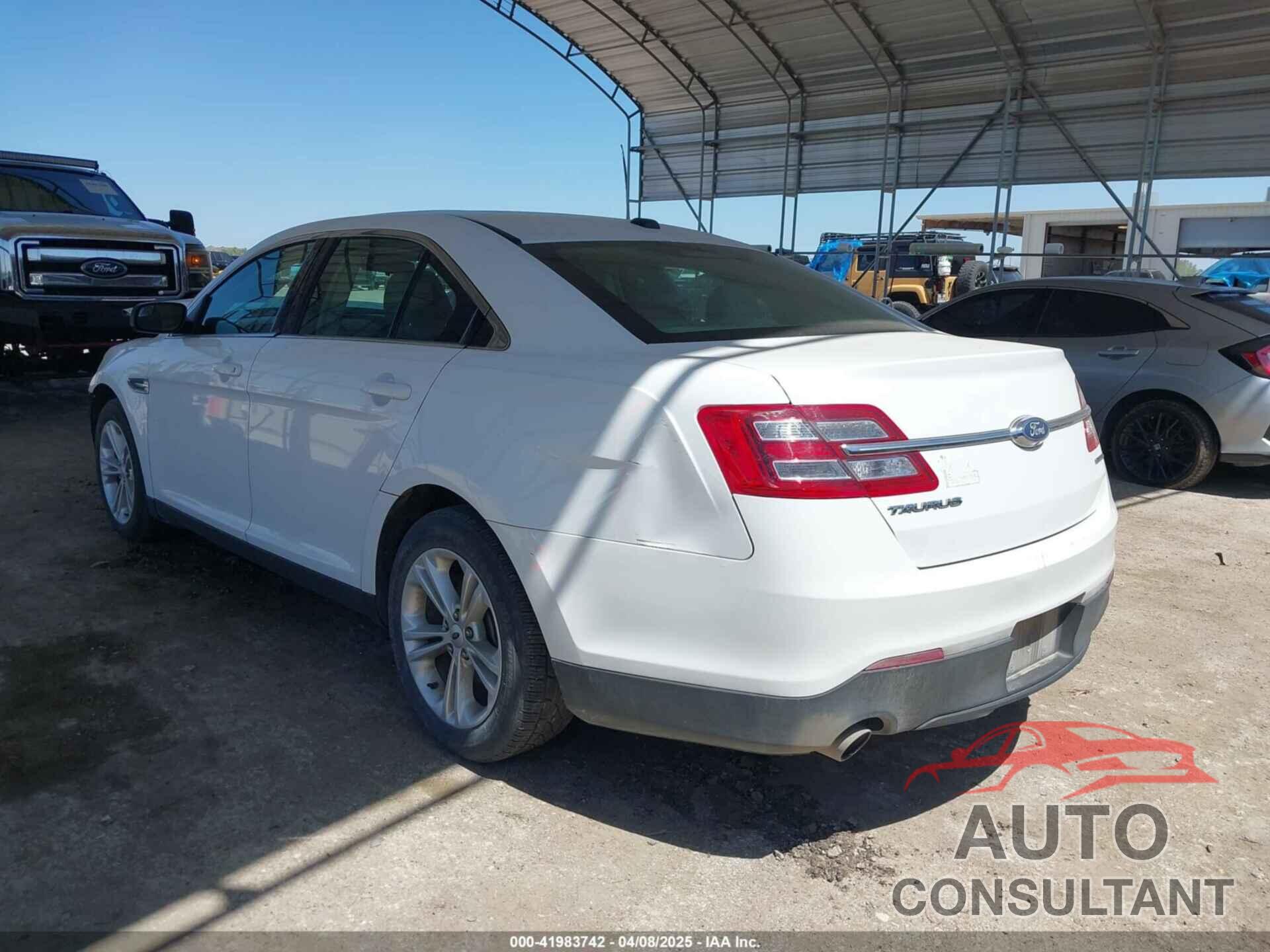 FORD TAURUS 2018 - 1FAHP2D82JG126885