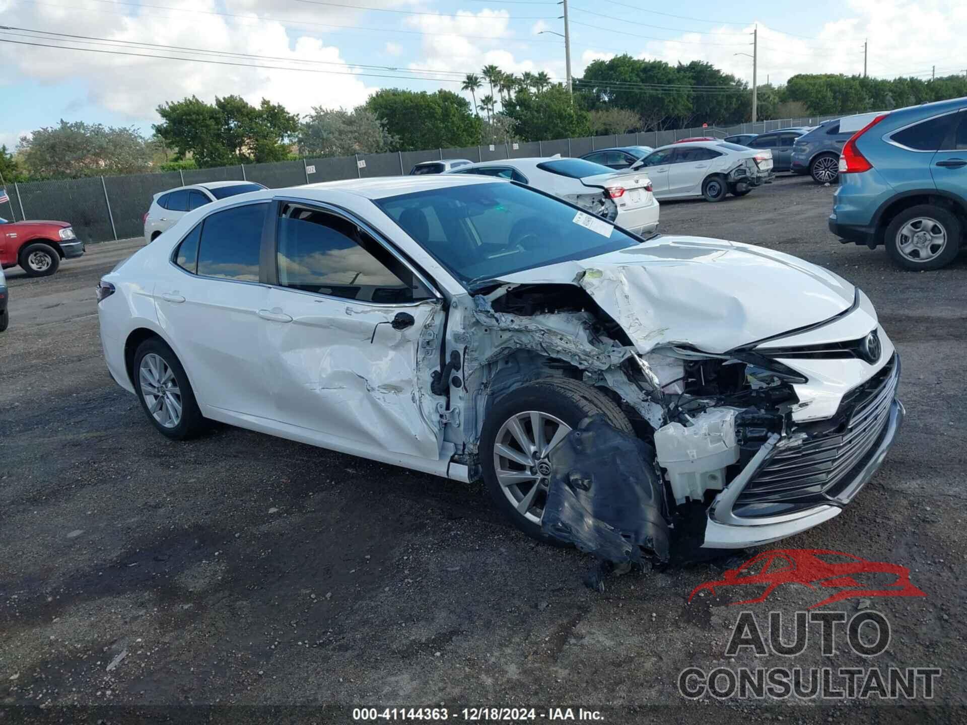 TOYOTA CAMRY 2021 - 4T1C11AKXMU435411