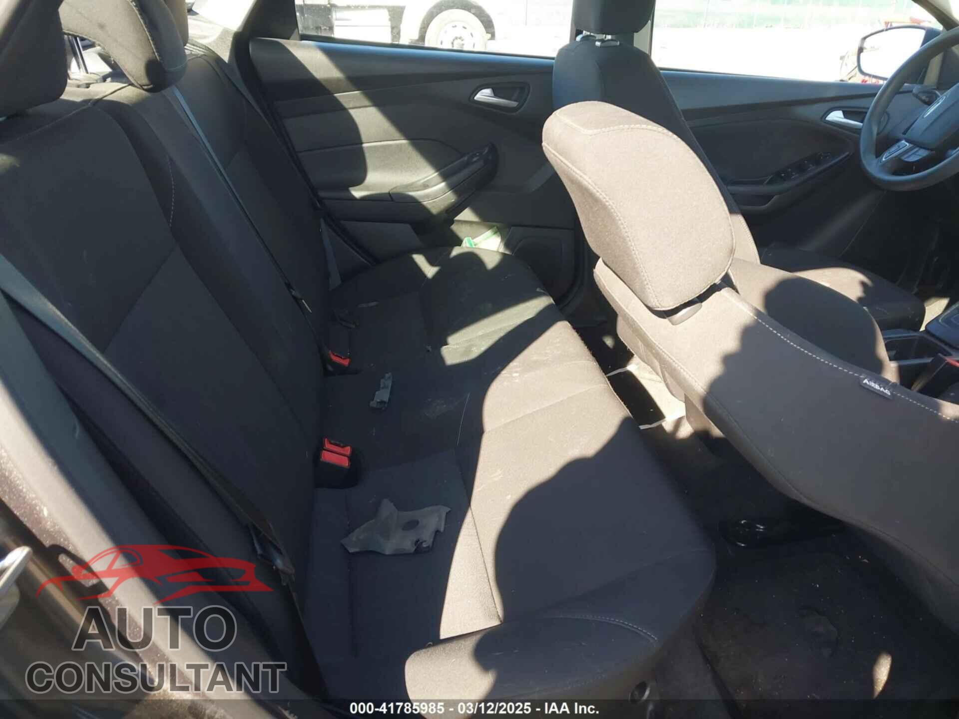 FORD FOCUS 2016 - 1FADP3F21GL212718