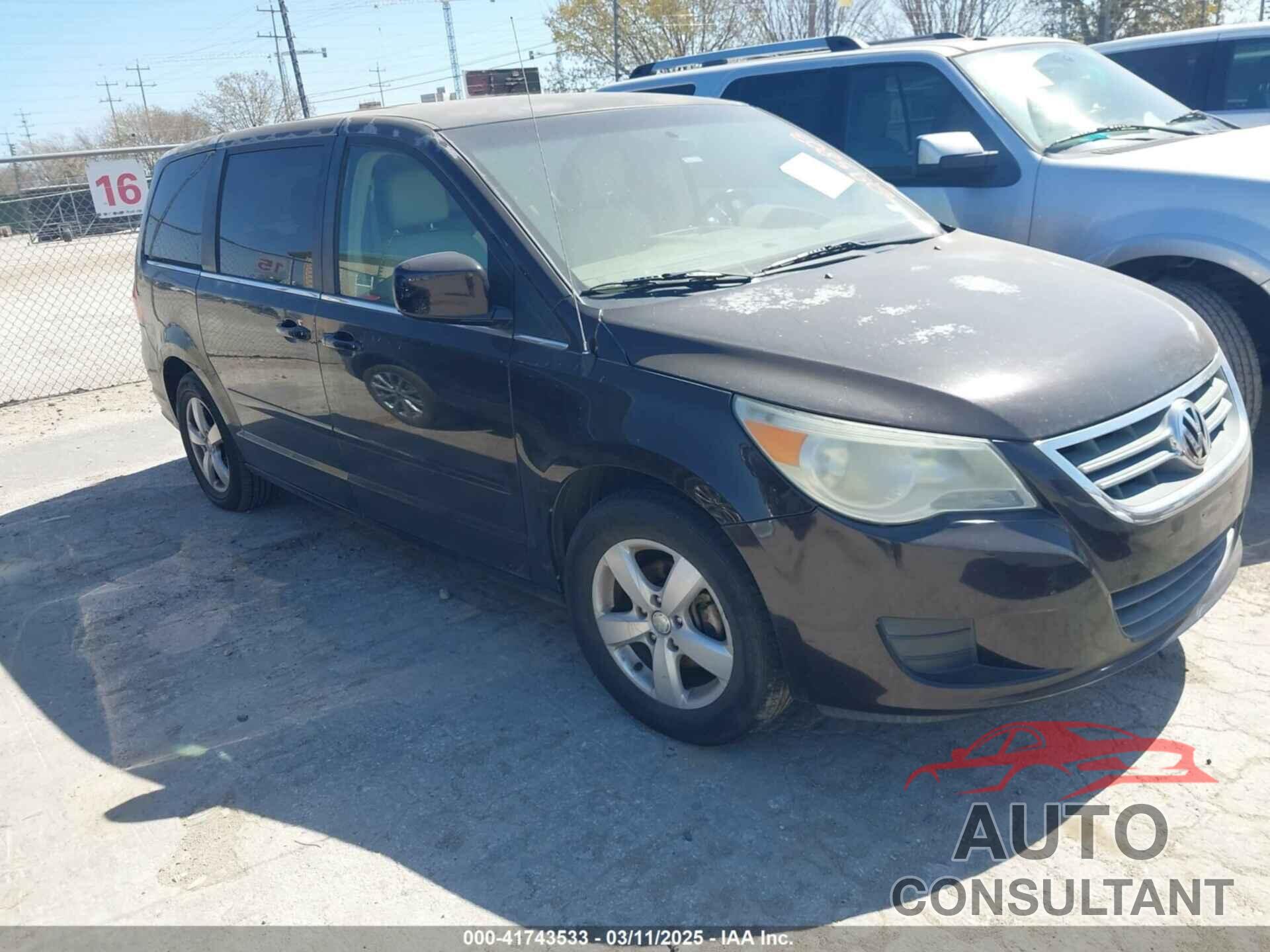 VOLKSWAGEN ROUTAN 2010 - 2V4RW3D19AR295803