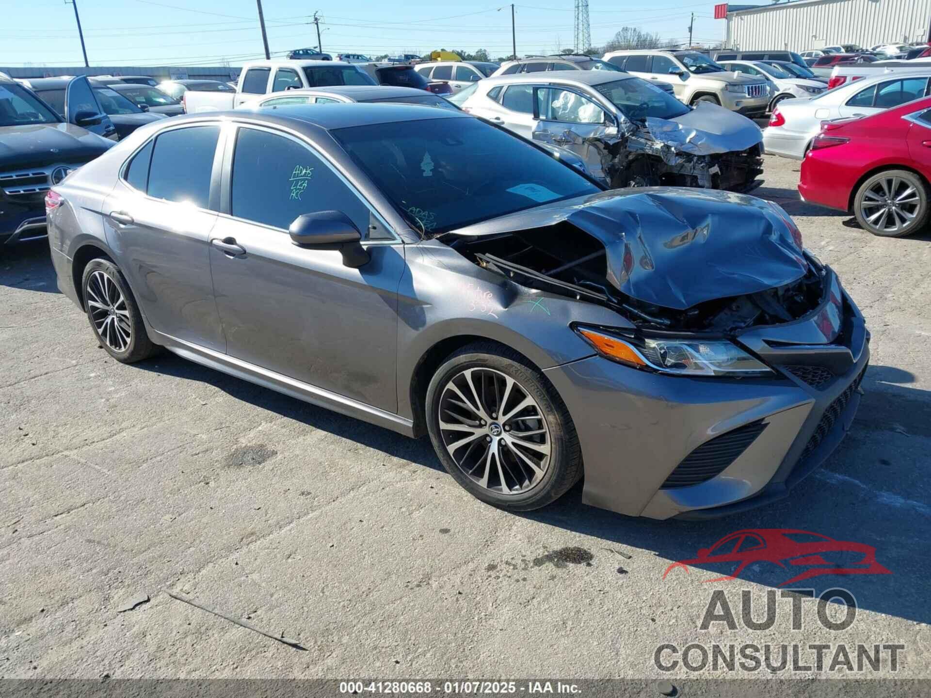 TOYOTA CAMRY 2018 - 4T1B11HK9JU011733