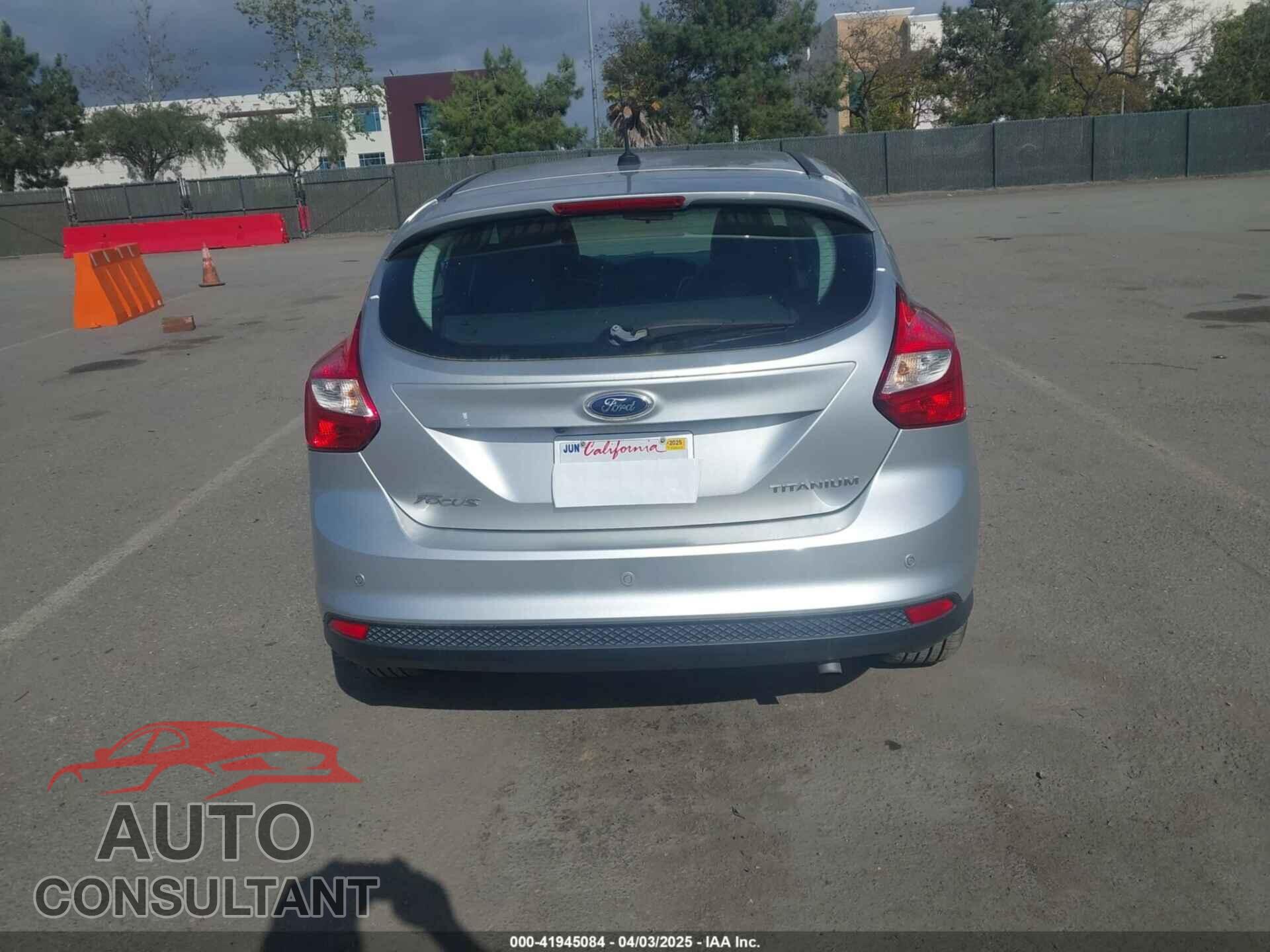 FORD FOCUS 2014 - 1FADP3N23EL271140