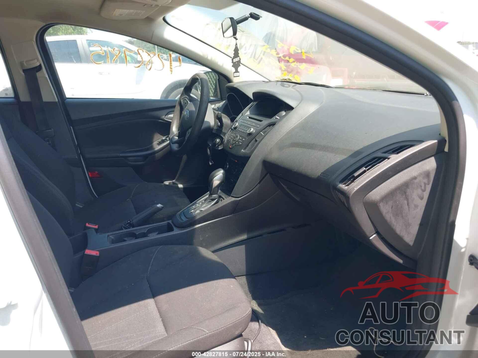 FORD FOCUS 2015 - 1FADP3E20FL360312