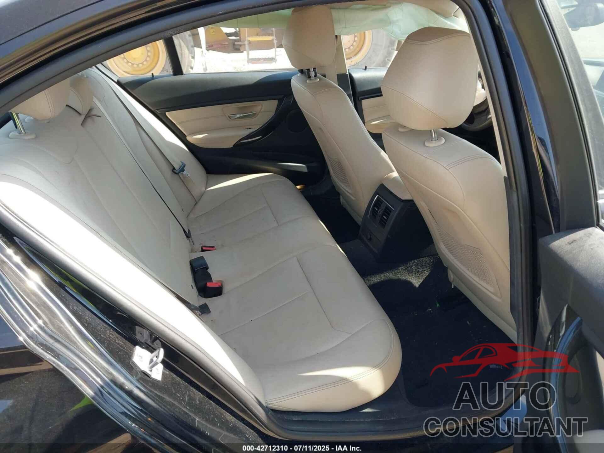 BMW 320I 2018 - WBA8E1G56JNU92529