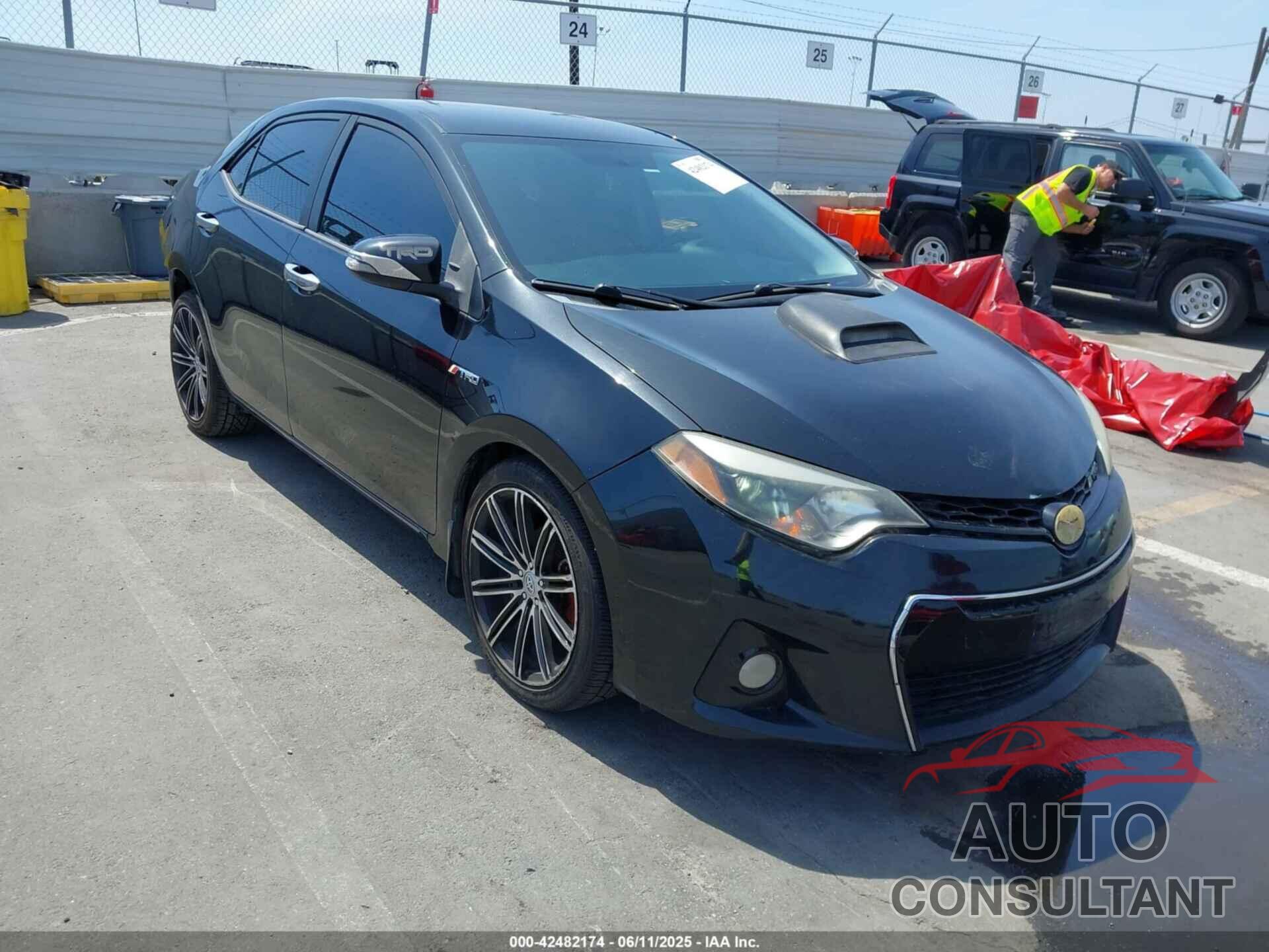 TOYOTA COROLLA 2015 - 5YFBURHE4FP296947