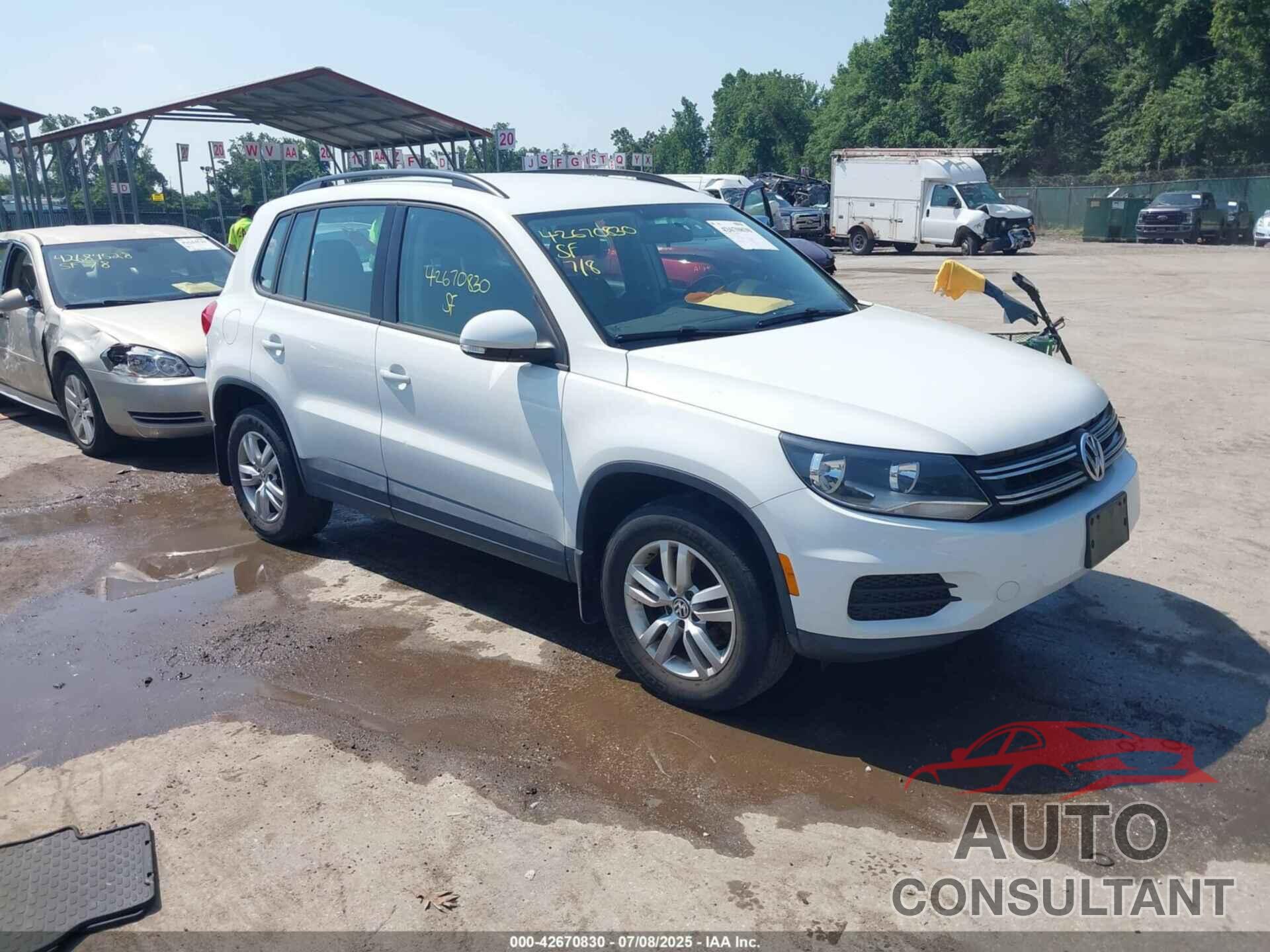 VOLKSWAGEN TIGUAN 2015 - WVGBV7AX4FW584340