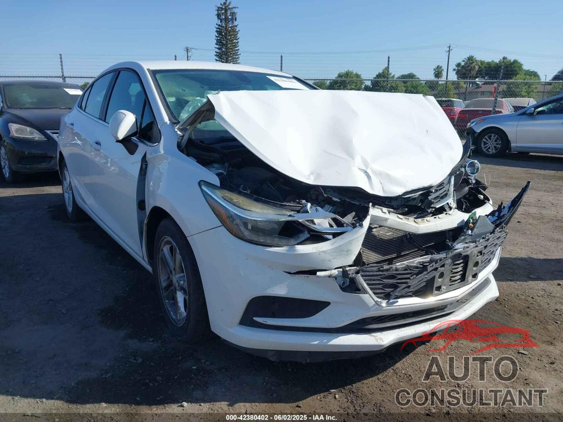 CHEVROLET CRUZE 2018 - 1G1BE5SM3J7219754