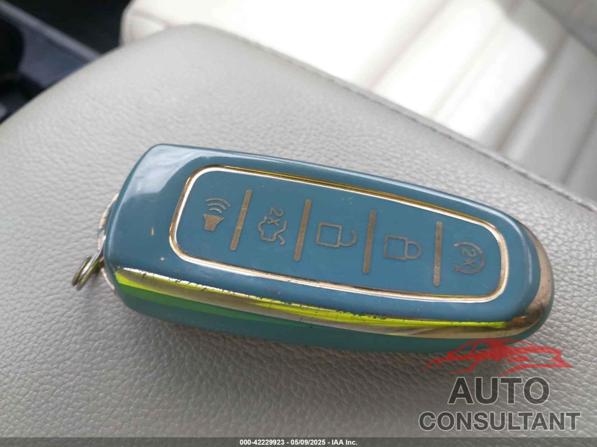 FORD ESCAPE 2018 - 1FMCU0J9XJUA61277