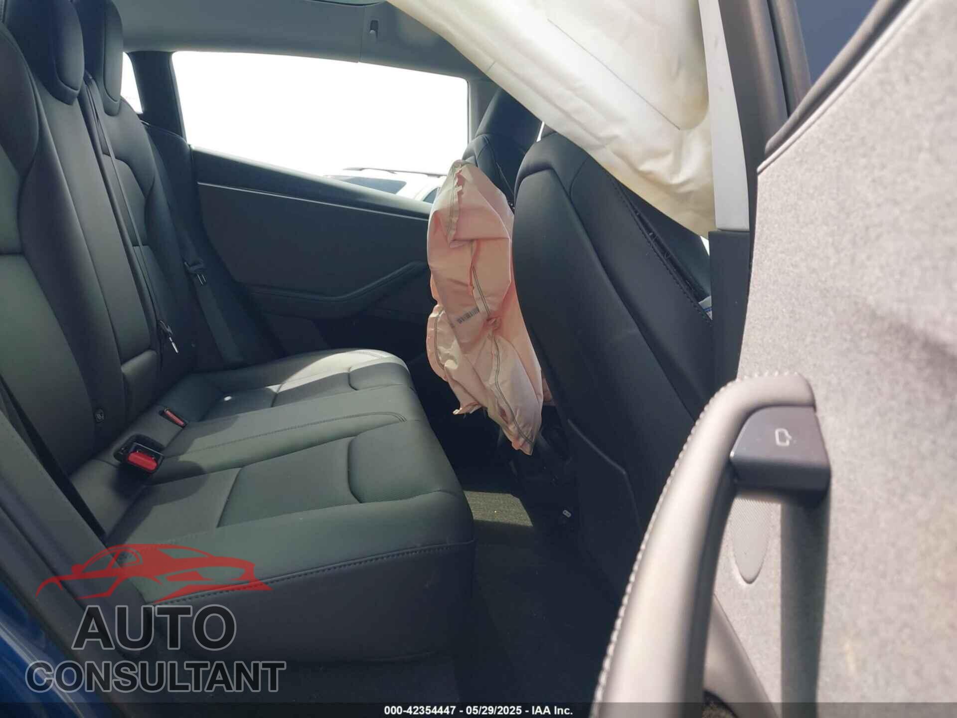 TESLA MODEL 3 2024 - 5YJ3E1EA1RF744291