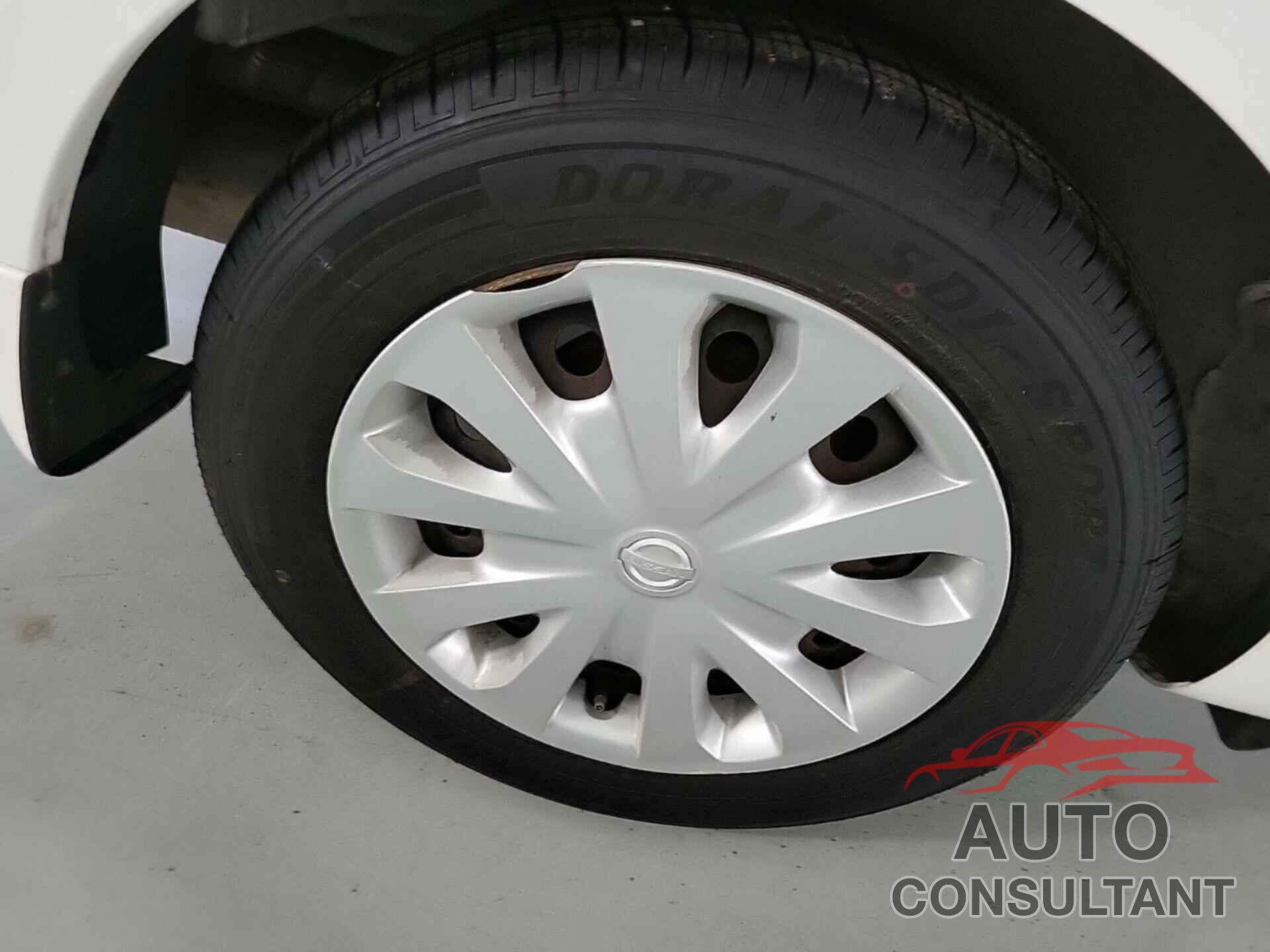 NISSAN VERSA 2018 - 3N1CN7AP8JL831367