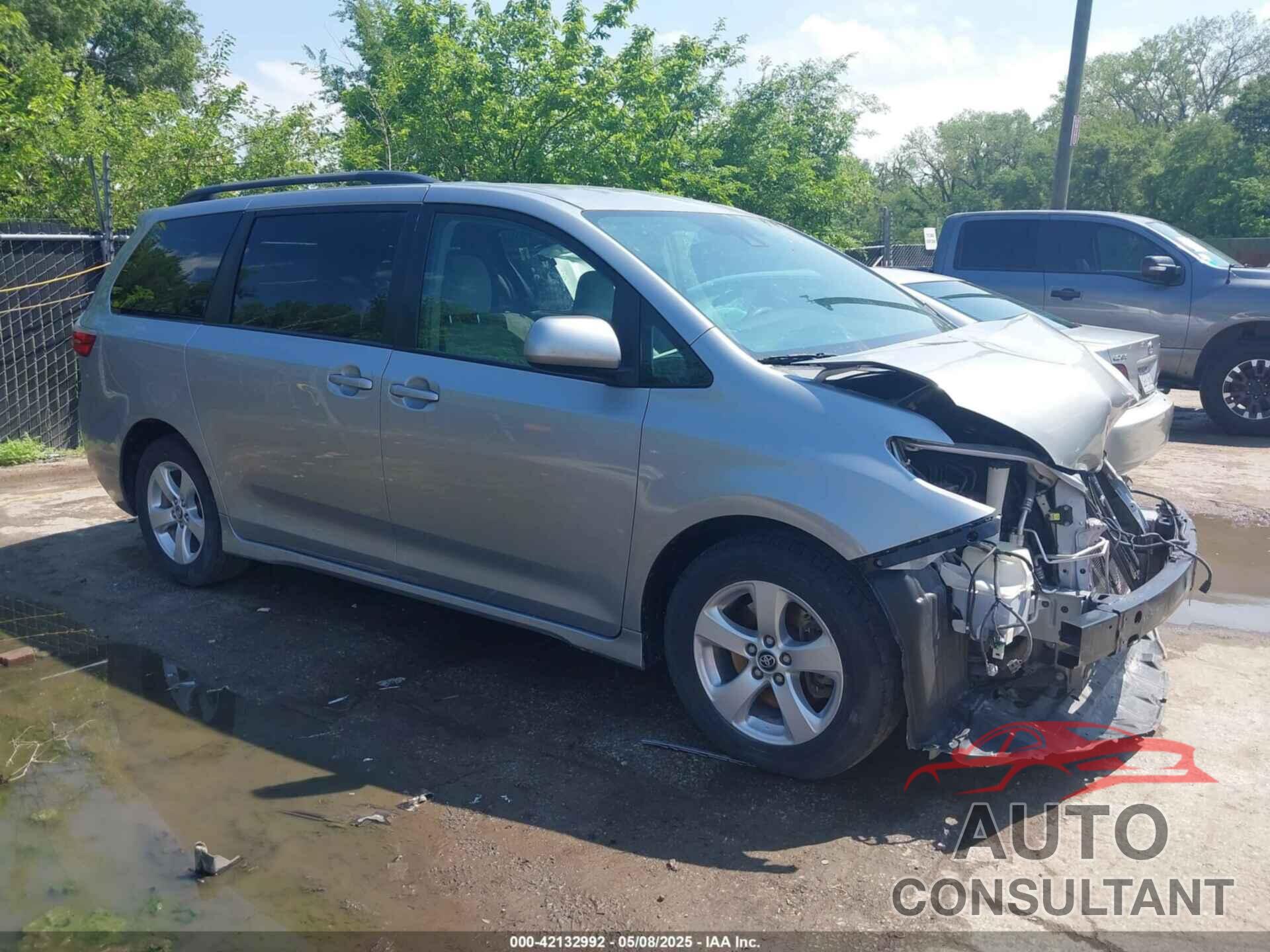 TOYOTA SIENNA 2018 - 5TDKZ3DC9JS904884