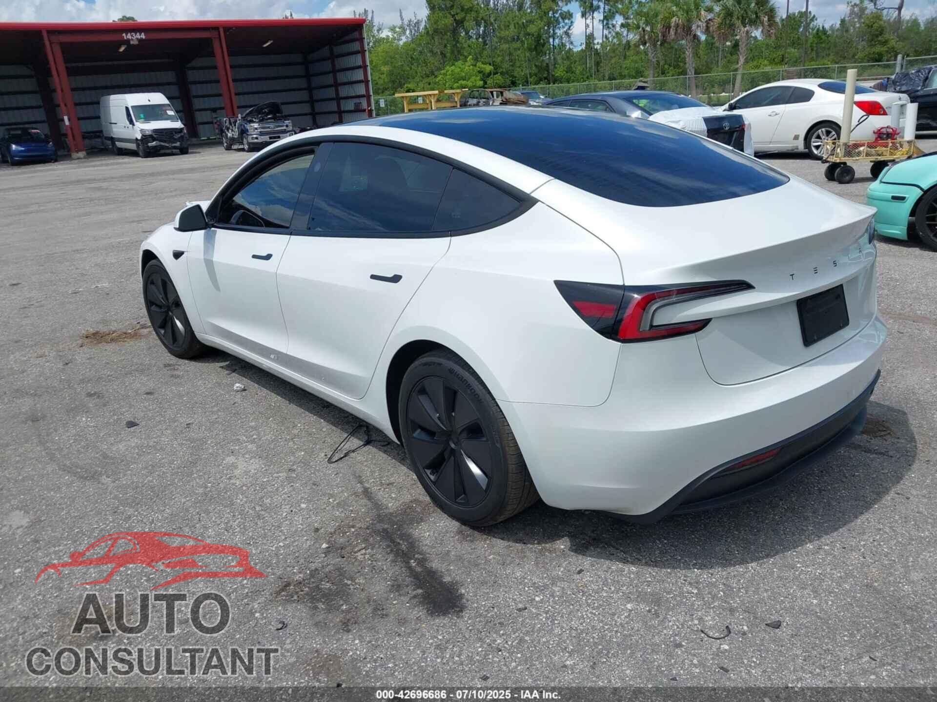 TESLA MODEL 3 2024 - 5YJ3E1EA9RF727223