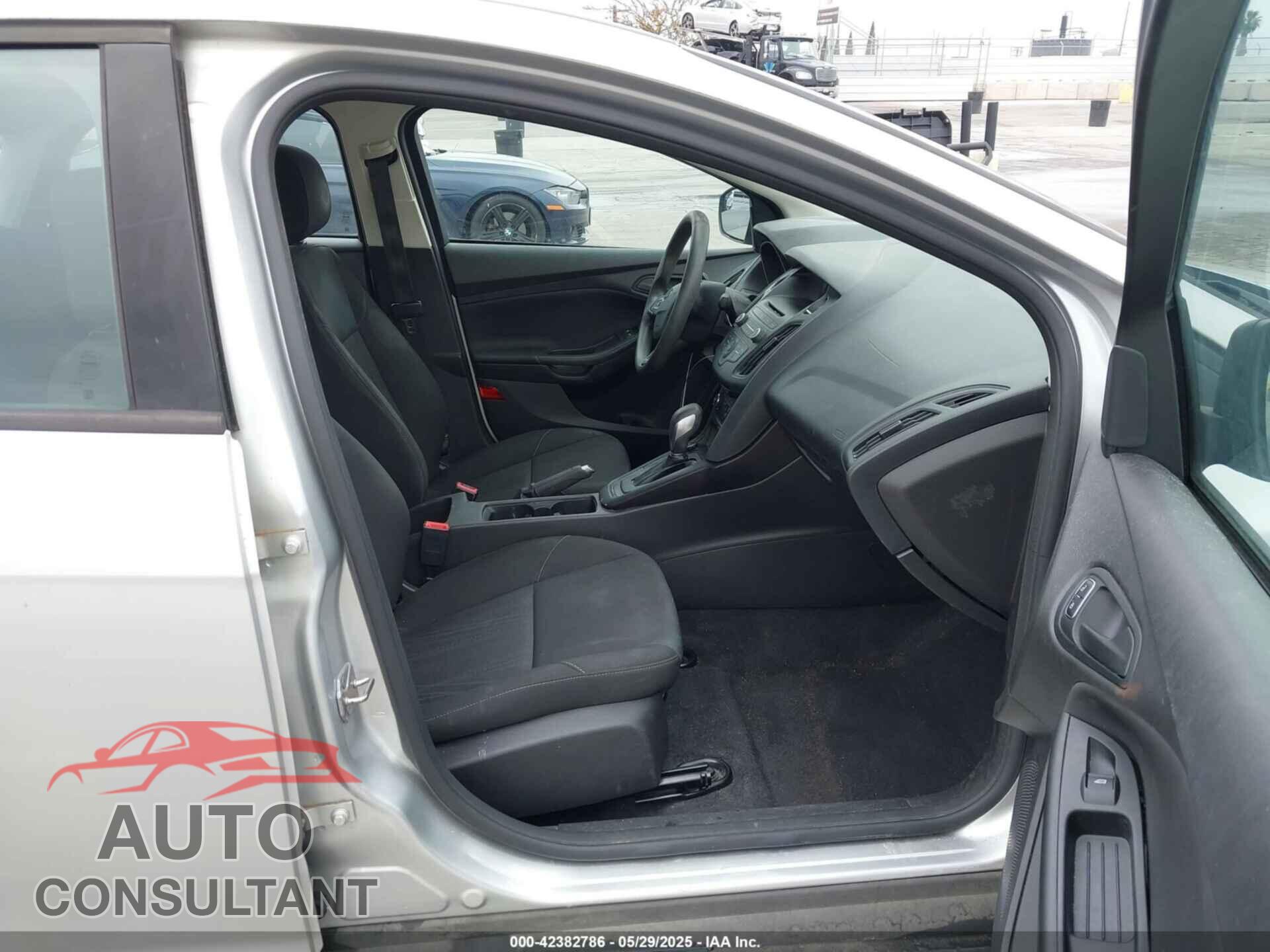 FORD FOCUS 2017 - 1FADP3E21HL336460