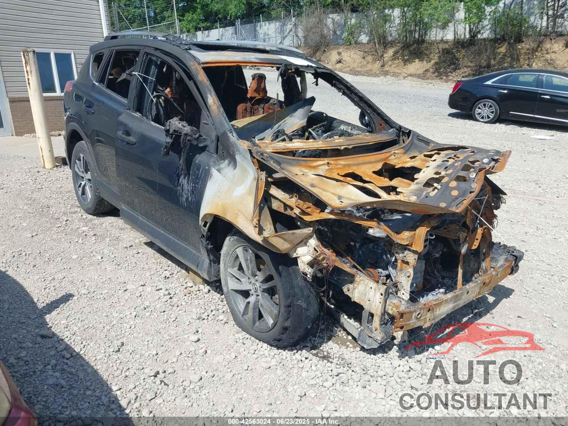 TOYOTA RAV4 2018 - JTMRFREV1JJ186223