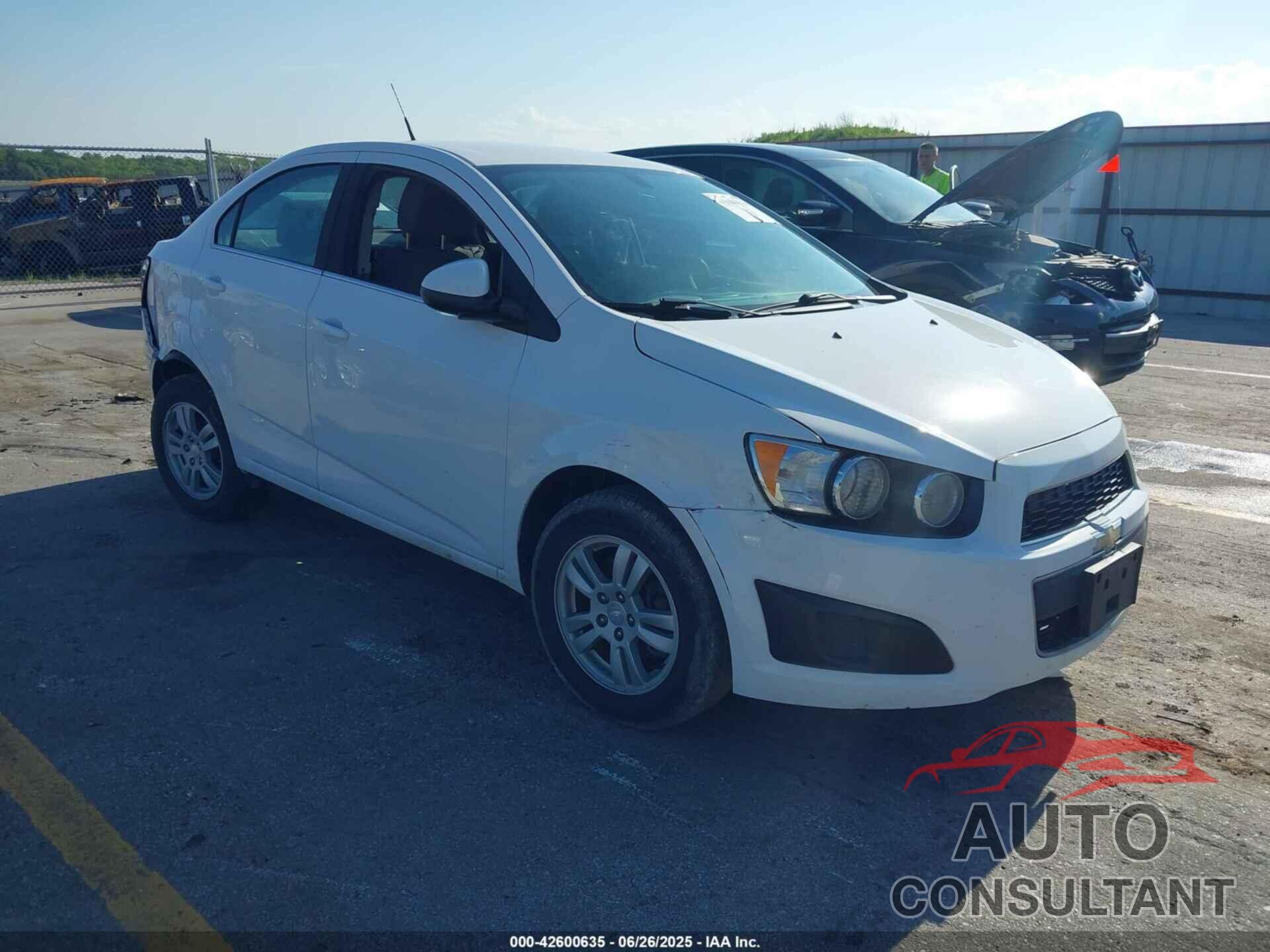 CHEVROLET SONIC 2014 - 1G1JC5SB6E4197546