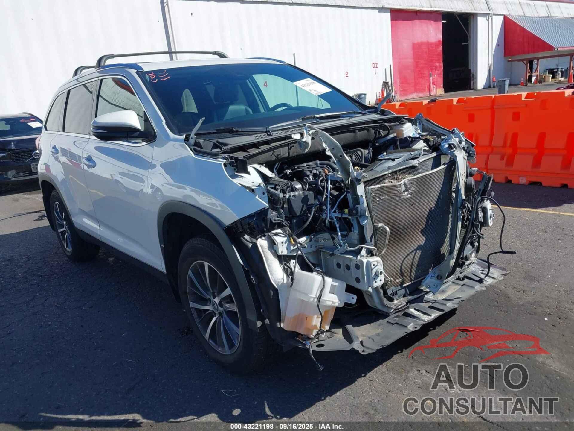 TOYOTA HIGHLANDER 2019 - 5TDJZRFH6KS581712