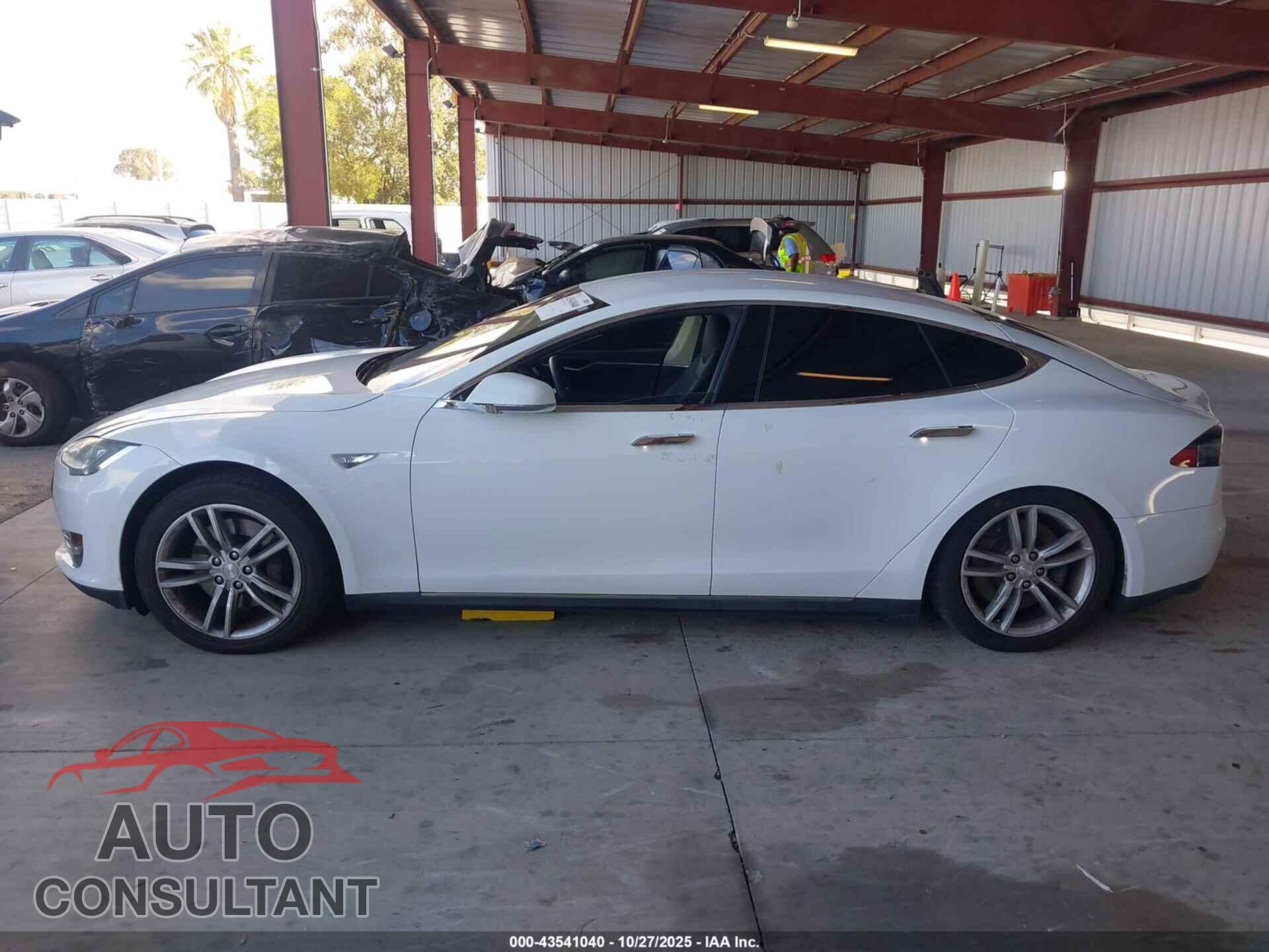 TESLA MODEL S 2013 - 5YJSA1CN2DFP05943