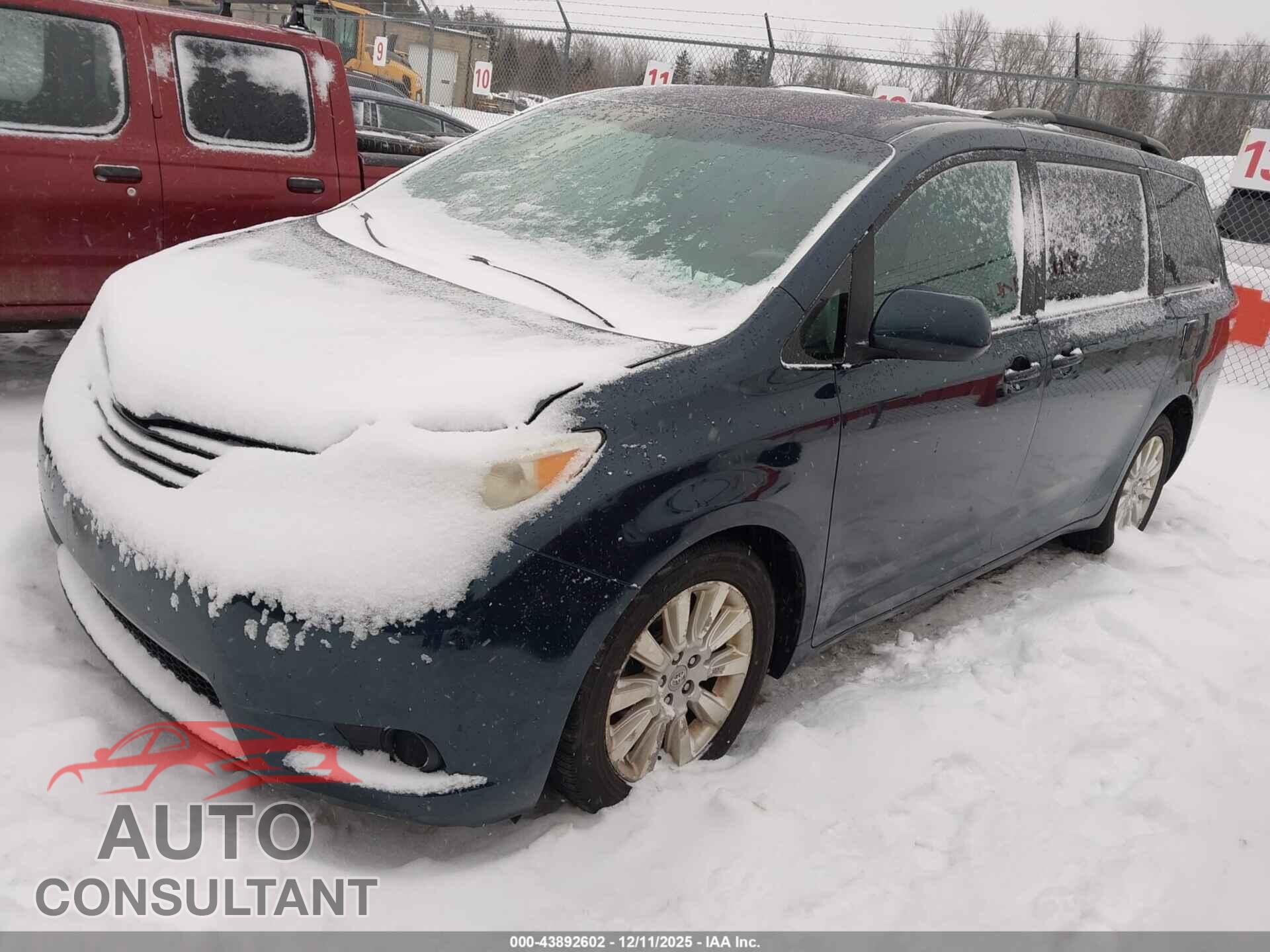 TOYOTA SIENNA 2011 - 5TDJK3DC9BS008490