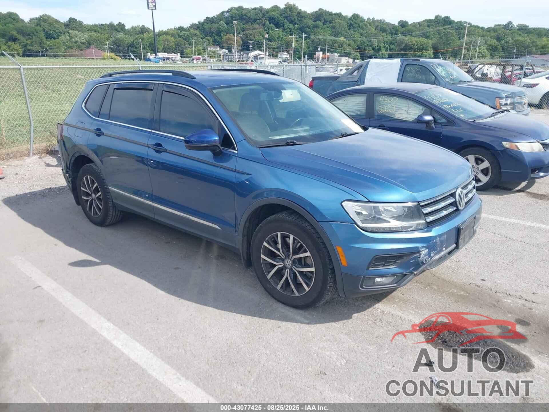 VOLKSWAGEN TIGUAN 2018 - 3VV3B7AX1JM018695
