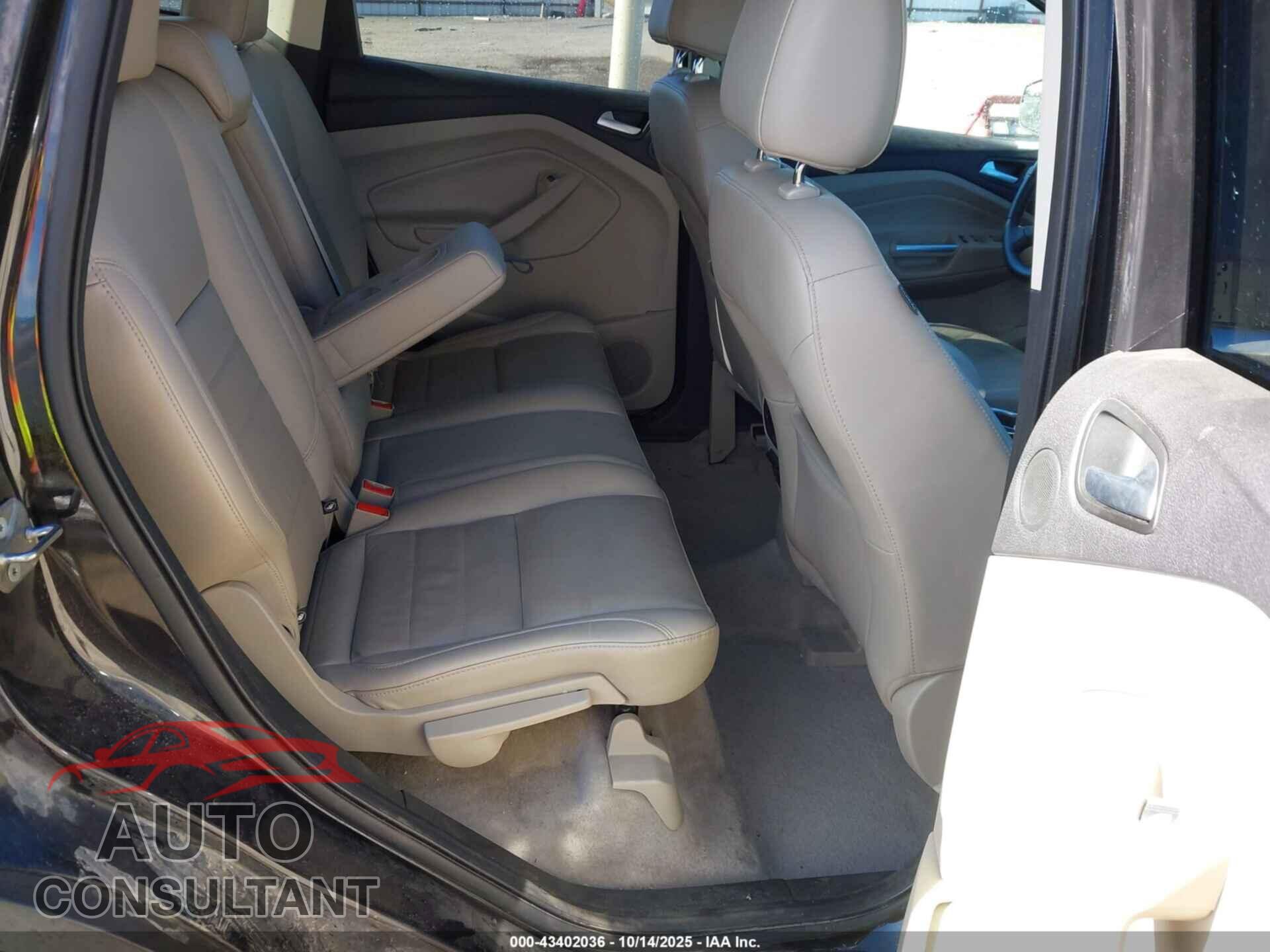 FORD ESCAPE 2015 - 1FMCU9J95FUC82121