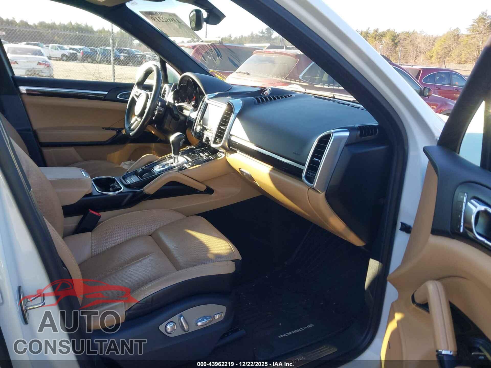 PORSCHE CAYENNE 2016 - WP1AA2A25GLA10608