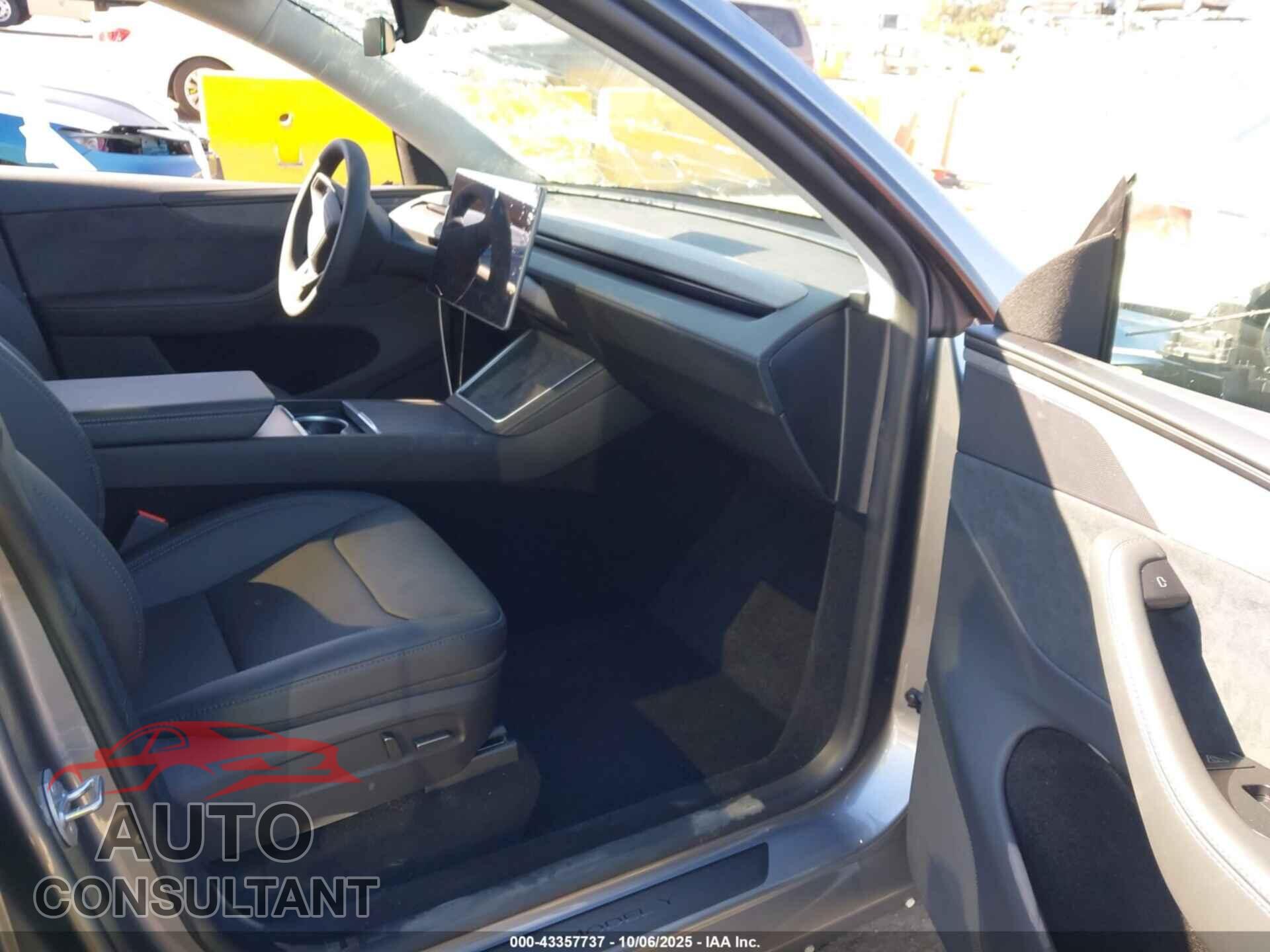 TESLA MODEL Y 2026 - 7SAYGDED2TF422250