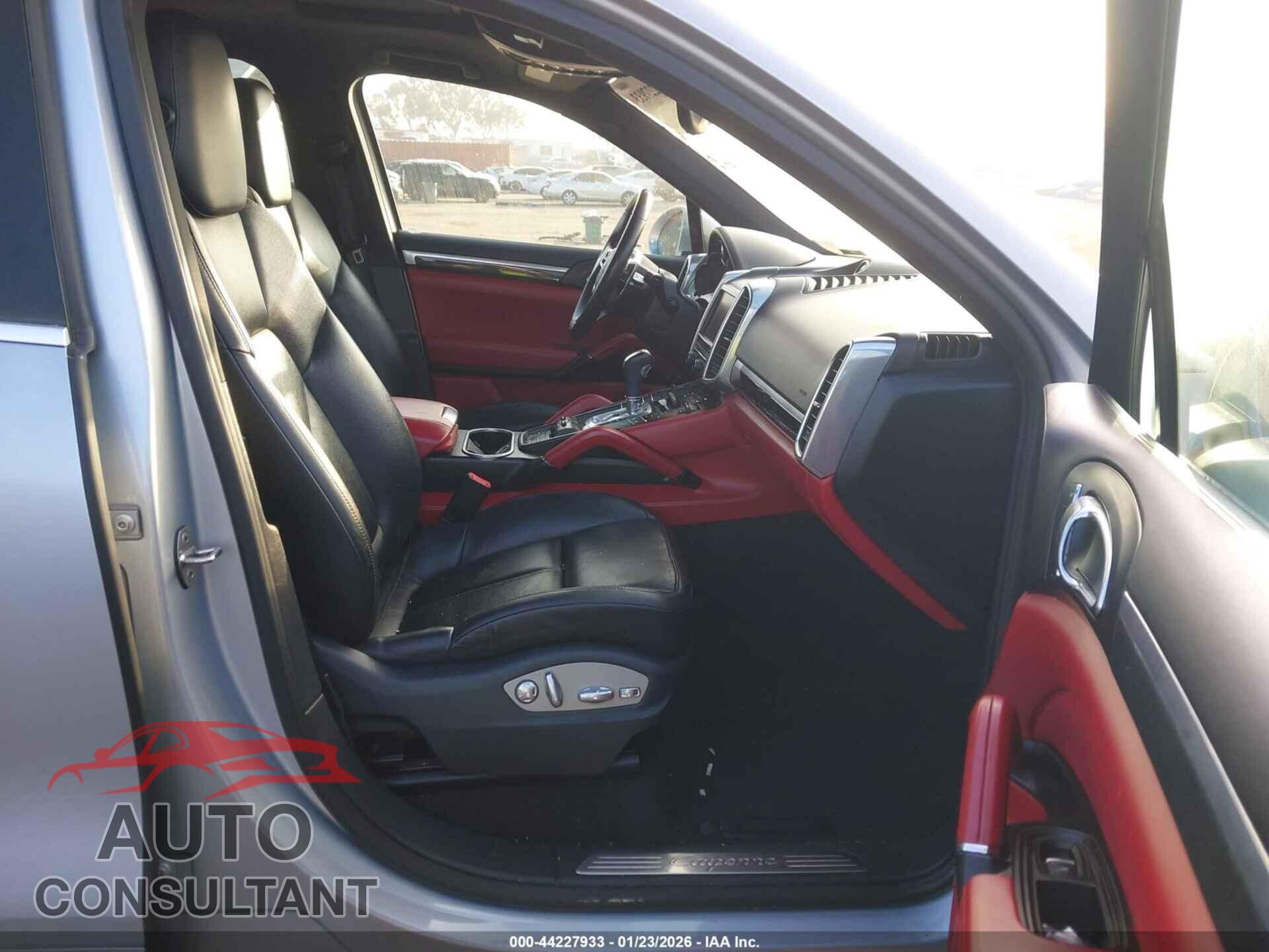 PORSCHE CAYENNE 2016 - WP1AA2A2XGLA04898