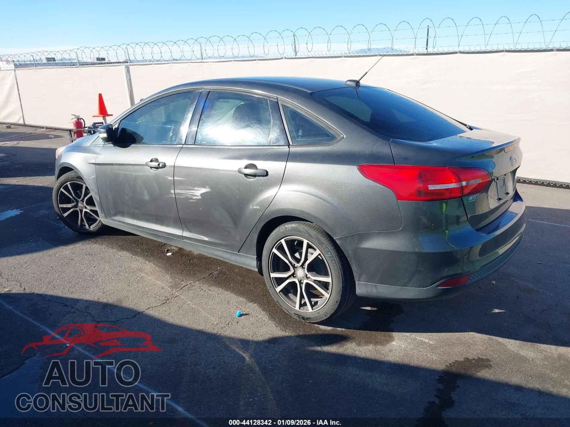 FORD FOCUS 2017 - 1FADP3F25HL299623