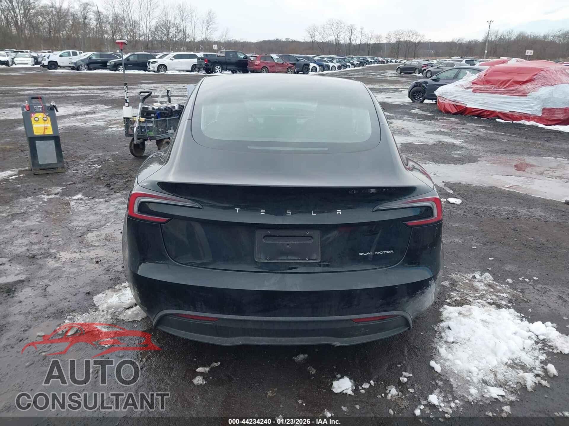 TESLA MODEL 3 2024 - 5YJ3E1EB9RF826102