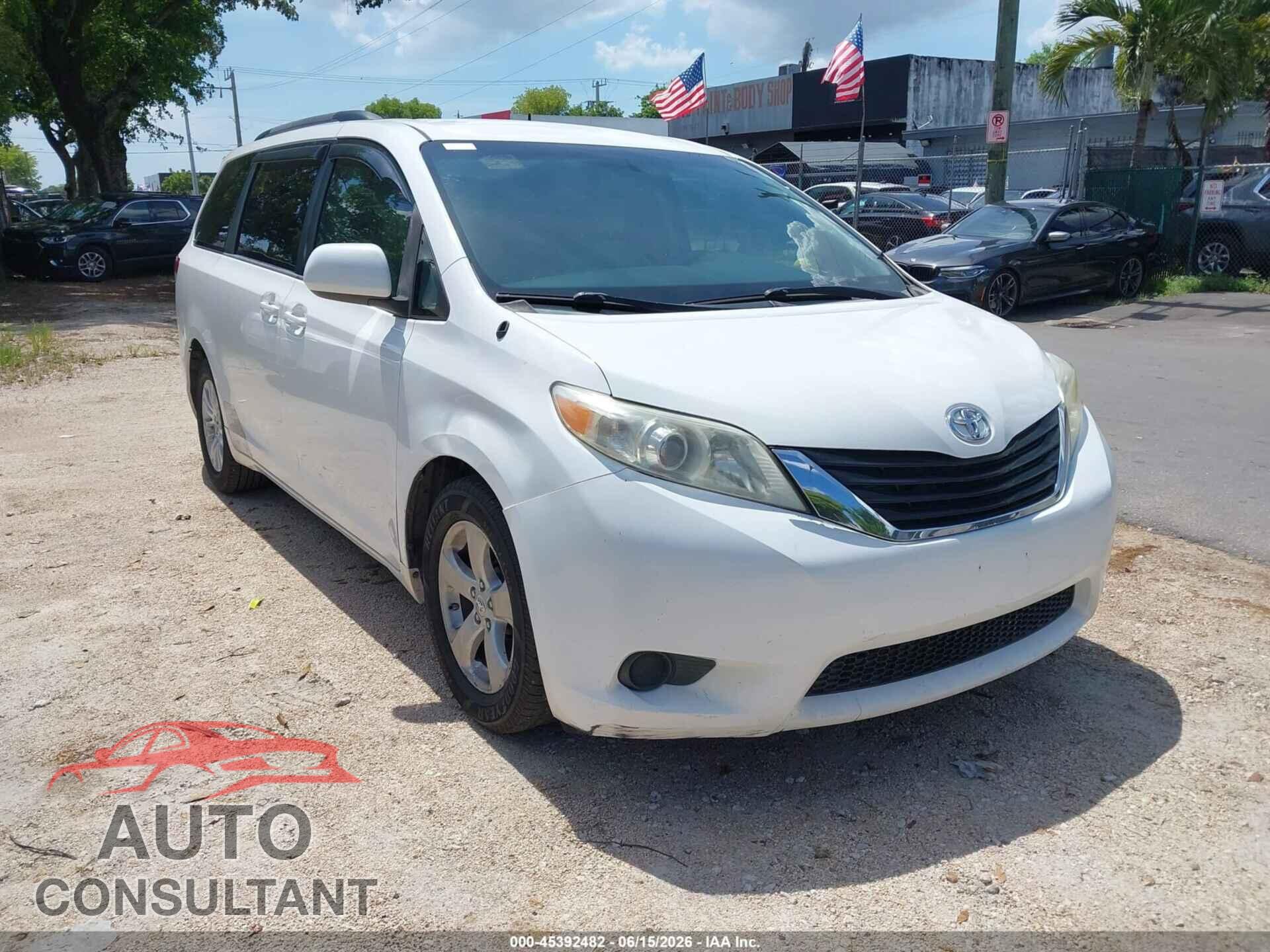TOYOTA SIENNA 2013 - 5TDKK3DC8DS316435