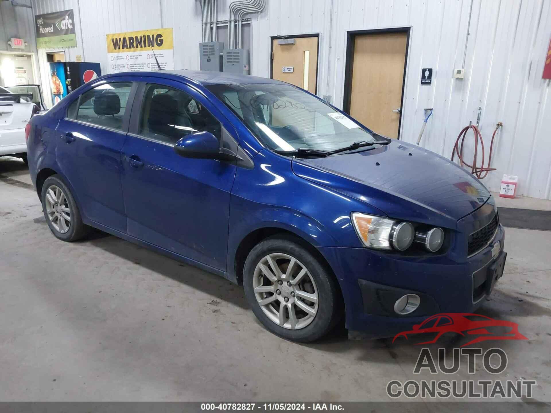 CHEVROLET SONIC 2013 - 1G1JC5SH8D4237631