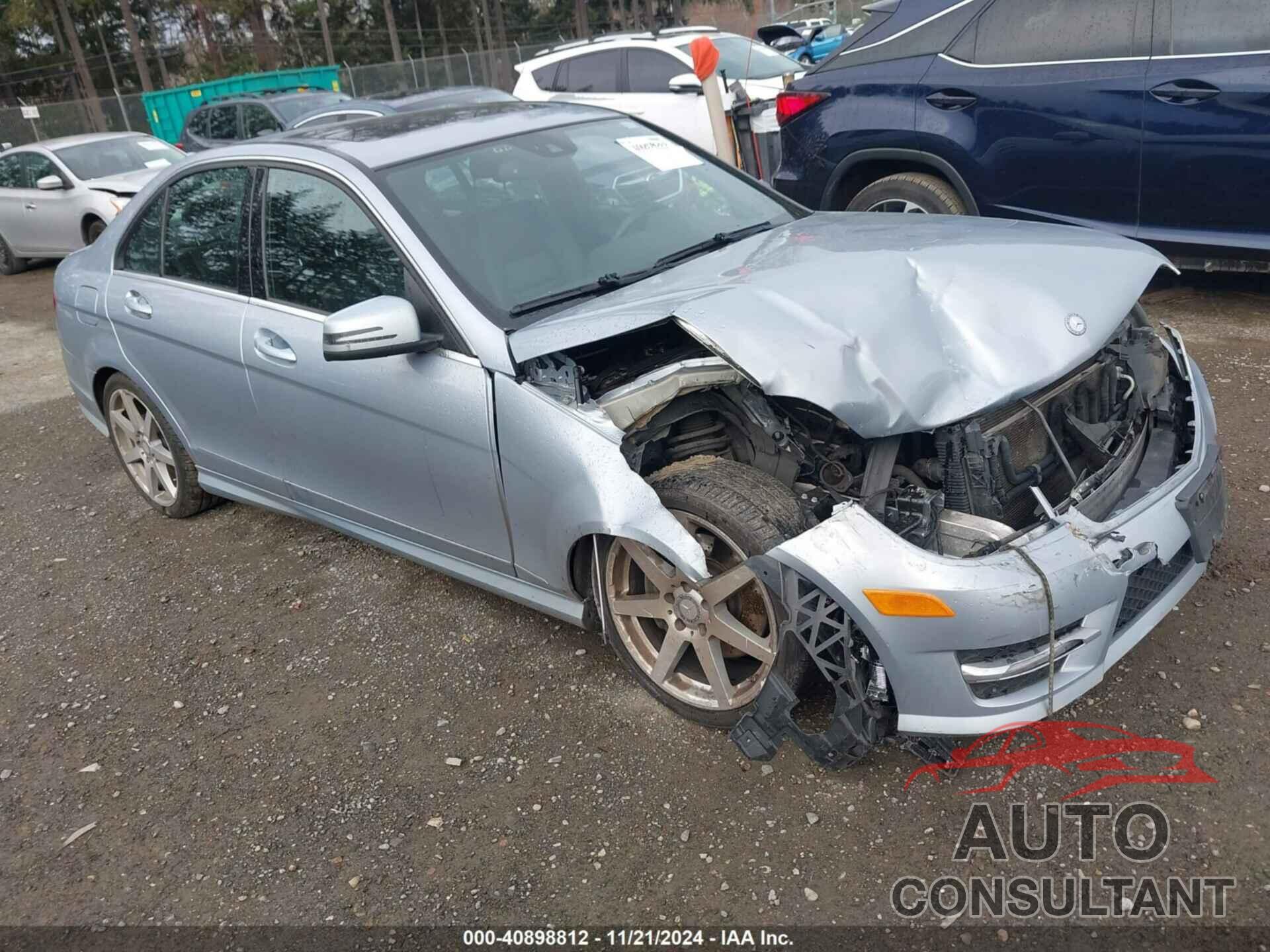 MERCEDES-BENZ C 300 2013 - WDDGF8ABXDR244337