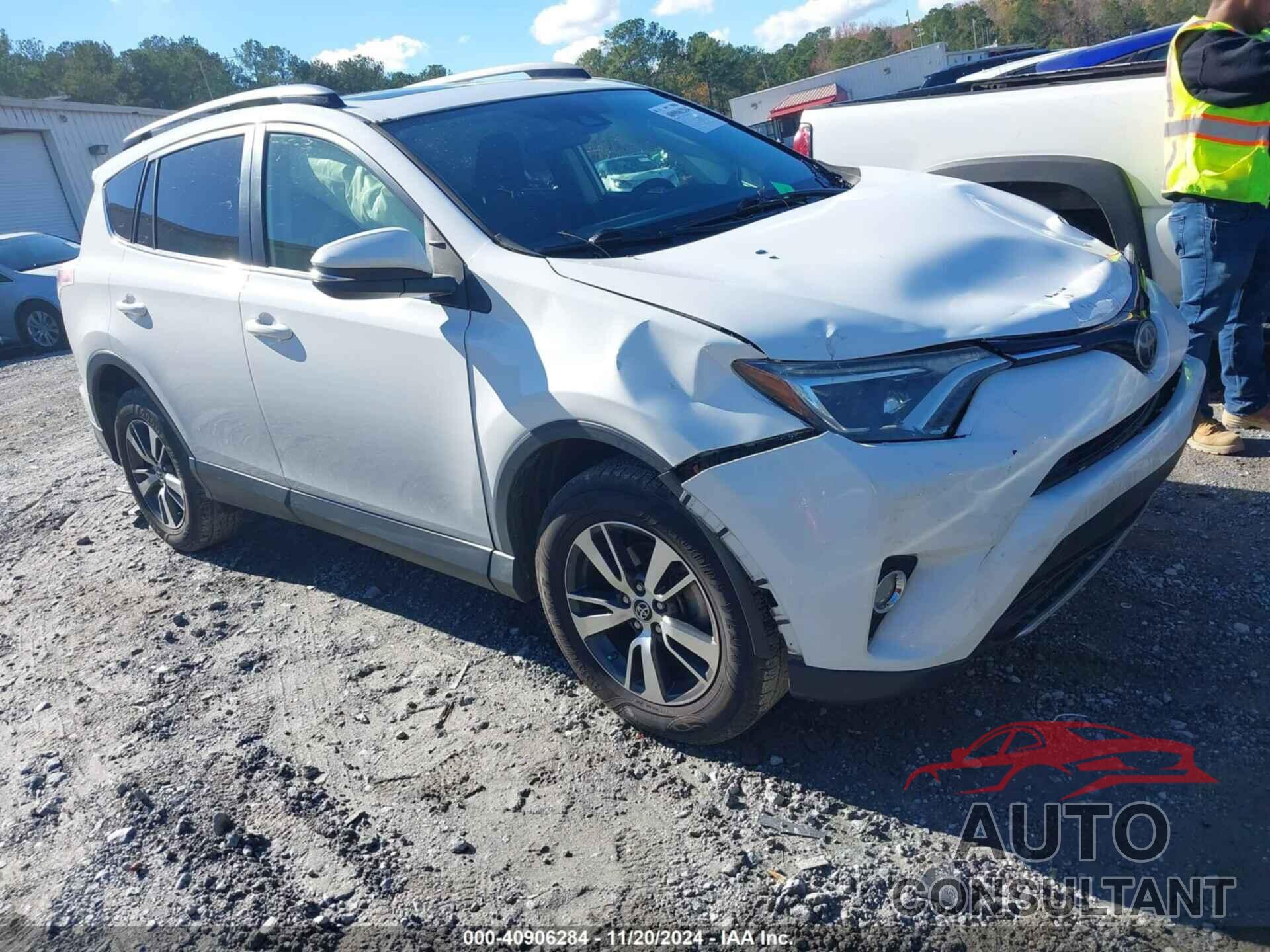 TOYOTA RAV4 2017 - JTMRFREV2HJ713017