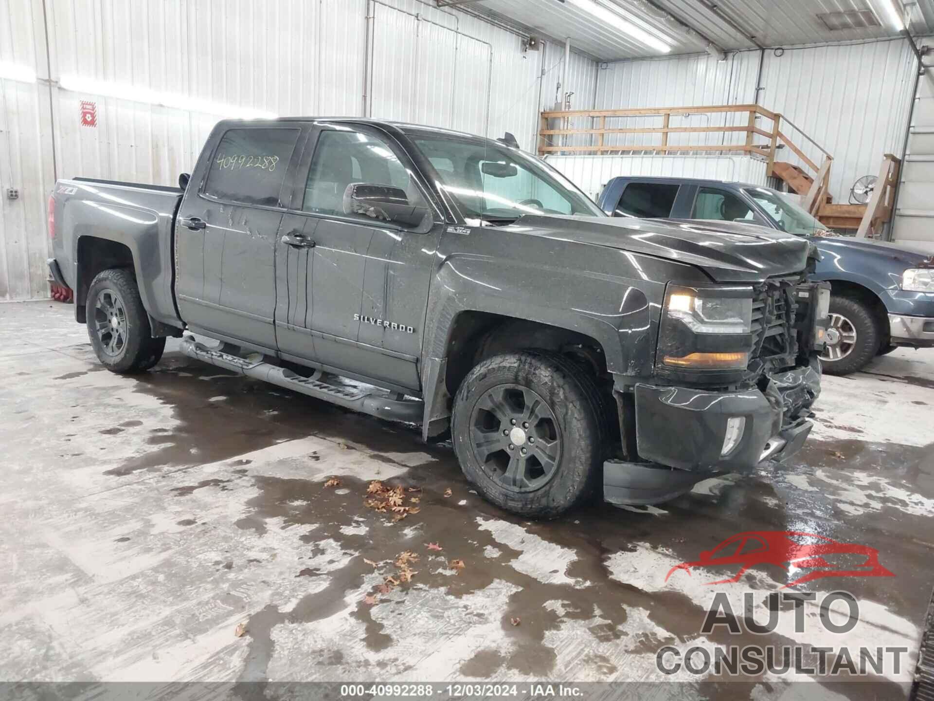CHEVROLET SILVERADO 1500 2018 - 3GCUKREC8JG378292