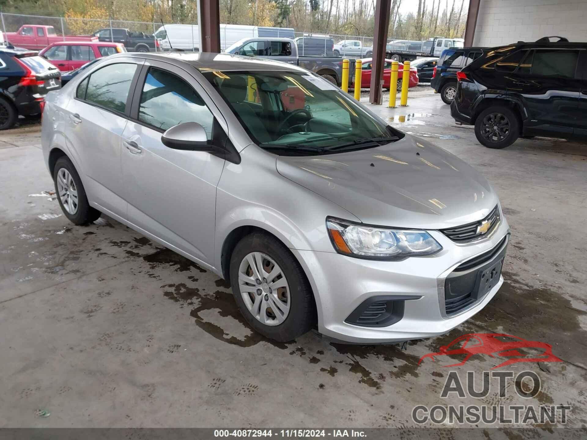 CHEVROLET SONIC 2018 - 1G1JB5SH5J4117333