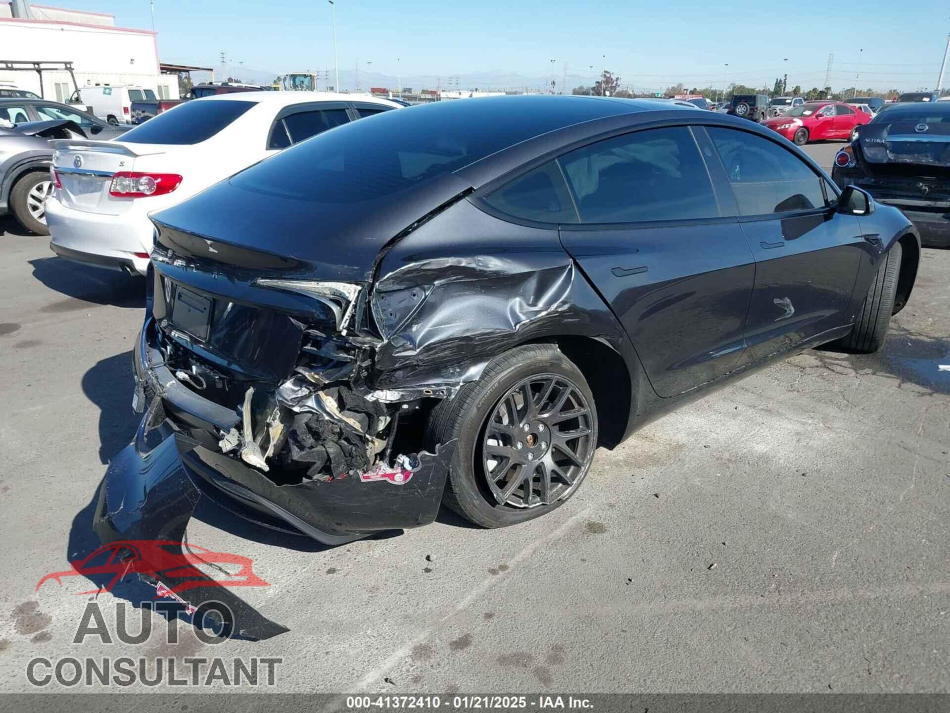 TESLA MODEL 3 2024 - 5YJ3E1EA7RF736647