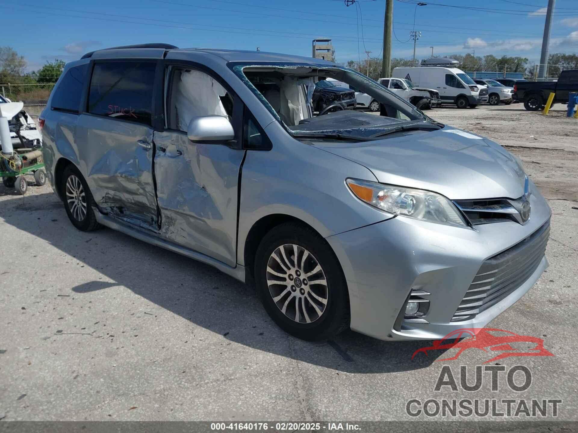 TOYOTA SIENNA 2019 - 5TDYZ3DC4KS969752